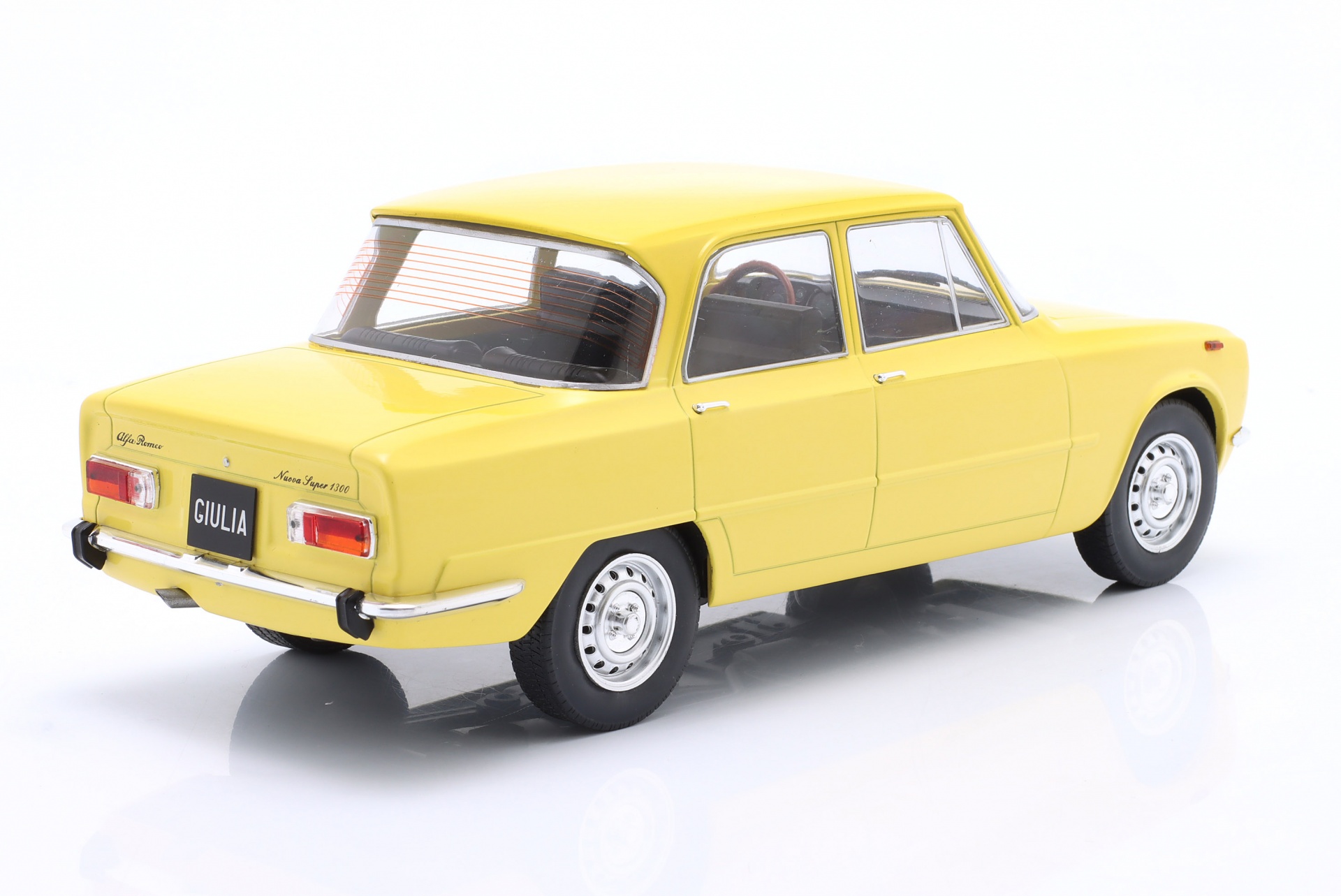Alfa Romeo Giulia Nuova Super Baujahr 1974 hellgelb  ModelCar Group
