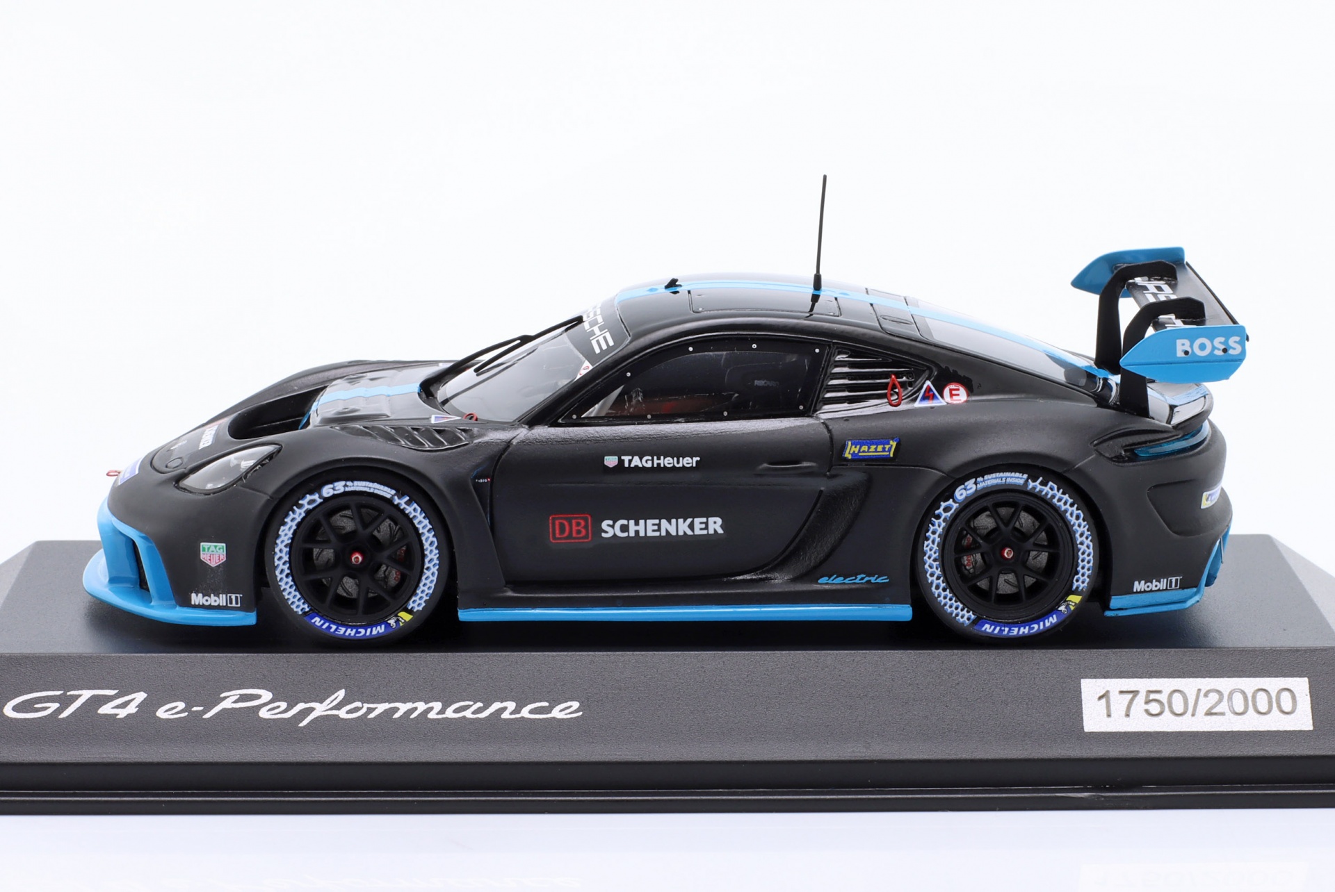 Porsche 718 Cayman GT4 e-Performance 2022 schwarz / blau  
