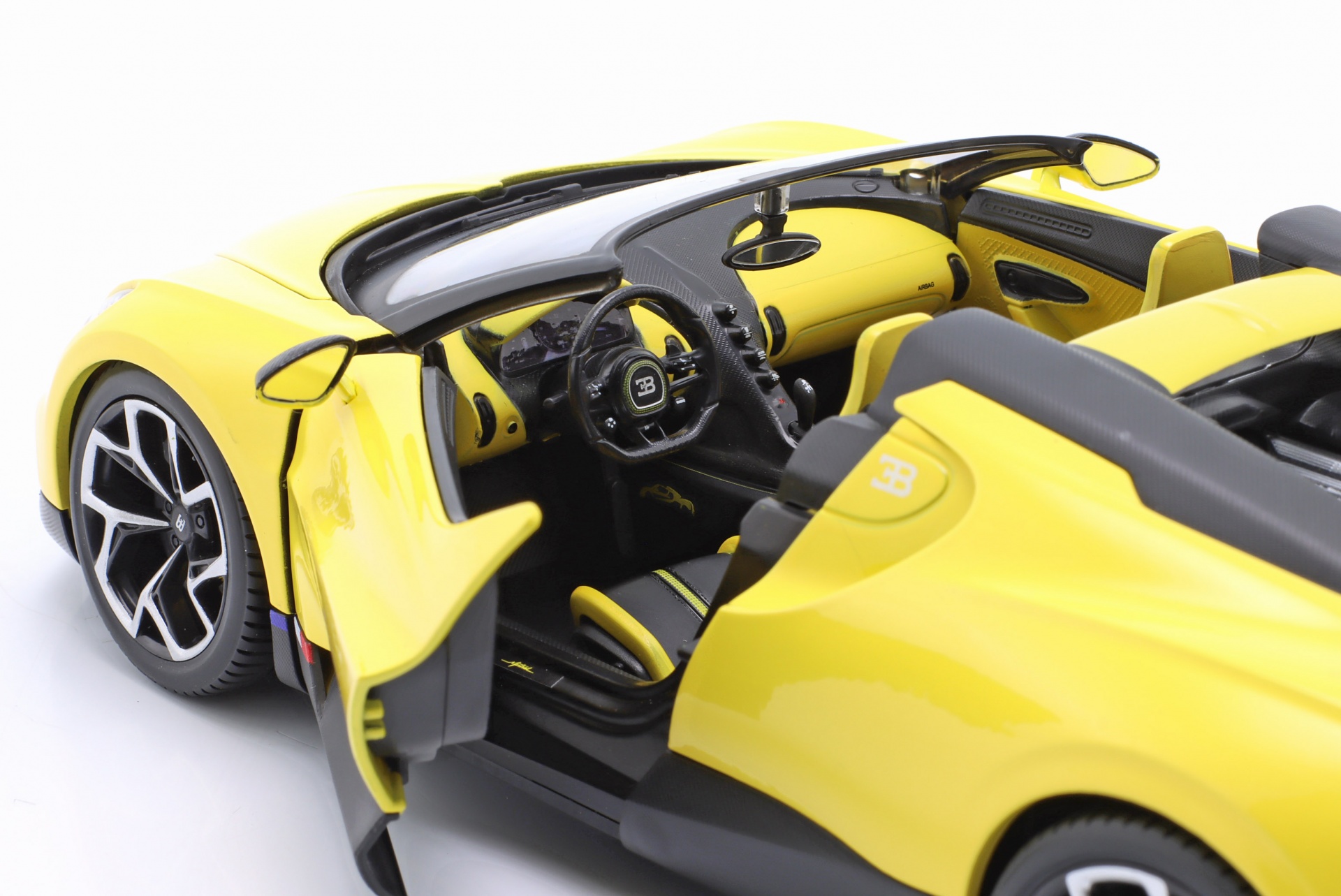 Bugatti W16 Mistral Baujahr 2023 gelb  