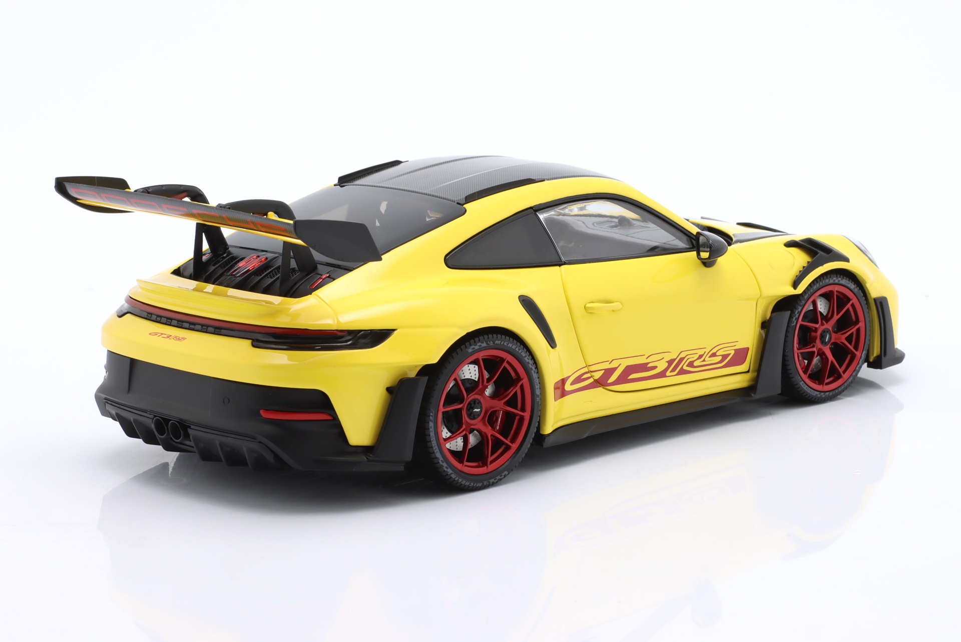 Porsche 911 (992) GT3 RS Weissach-Paket 2024 gelb / rote Felgen  