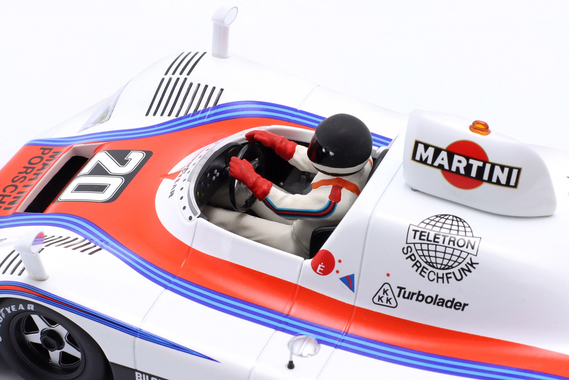 Sitzende Rennfahrer-Figur 1978 mit schwarzem Helm  FigurenManufaktur