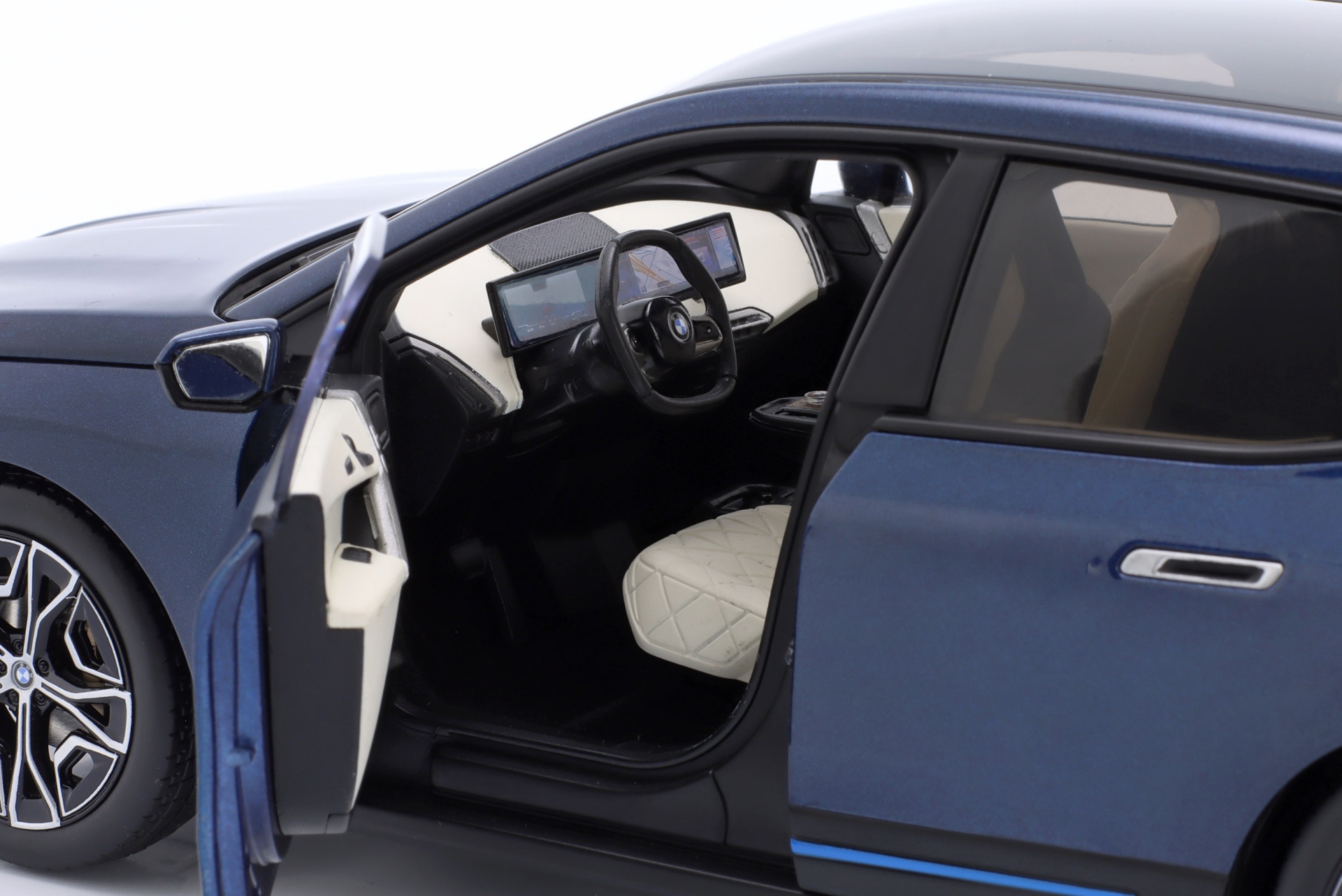 BMW iX Baujahr 2022 blau metallic  