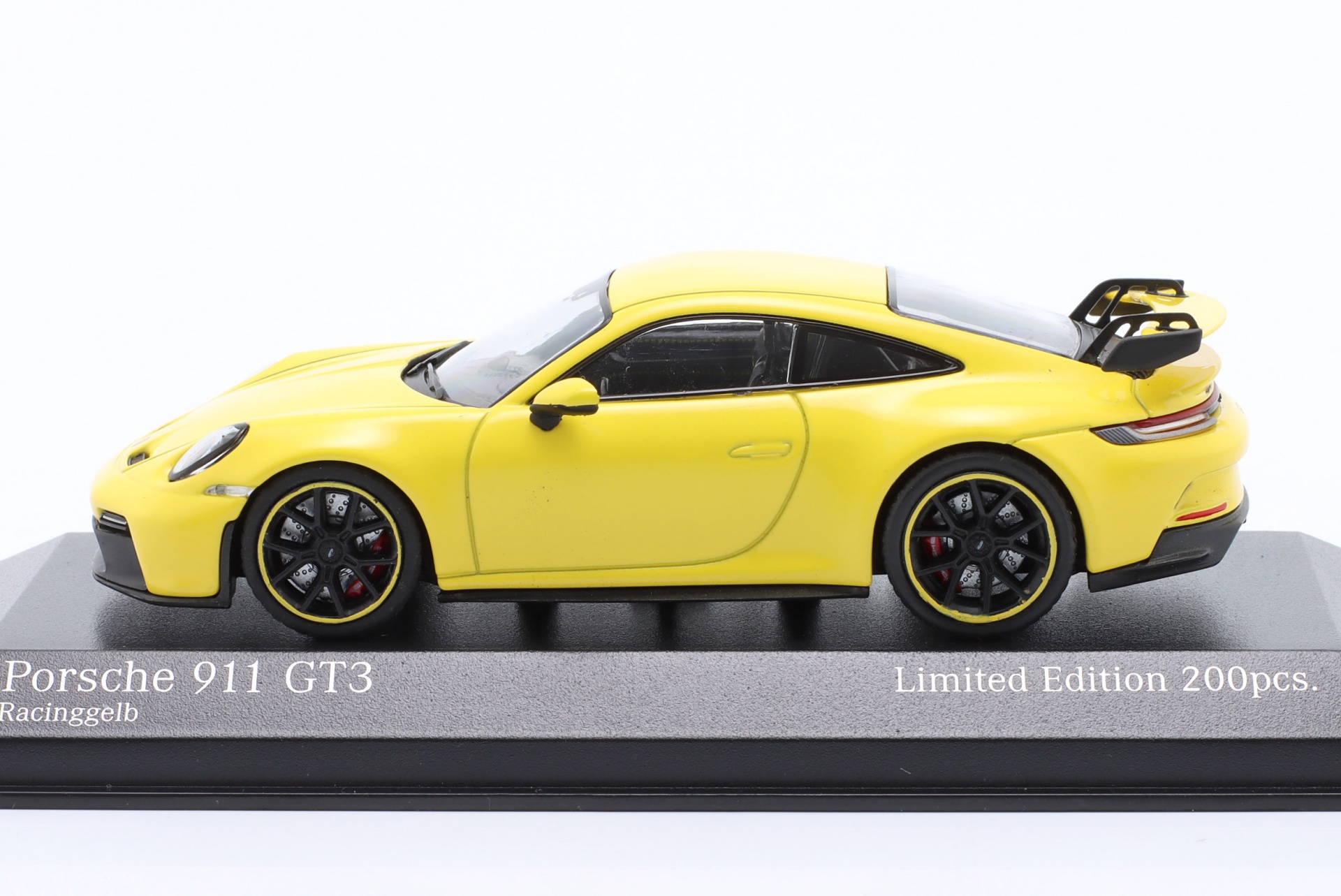 Porsche 911 (992) GT3 Baujahr 2020 racing gelb  