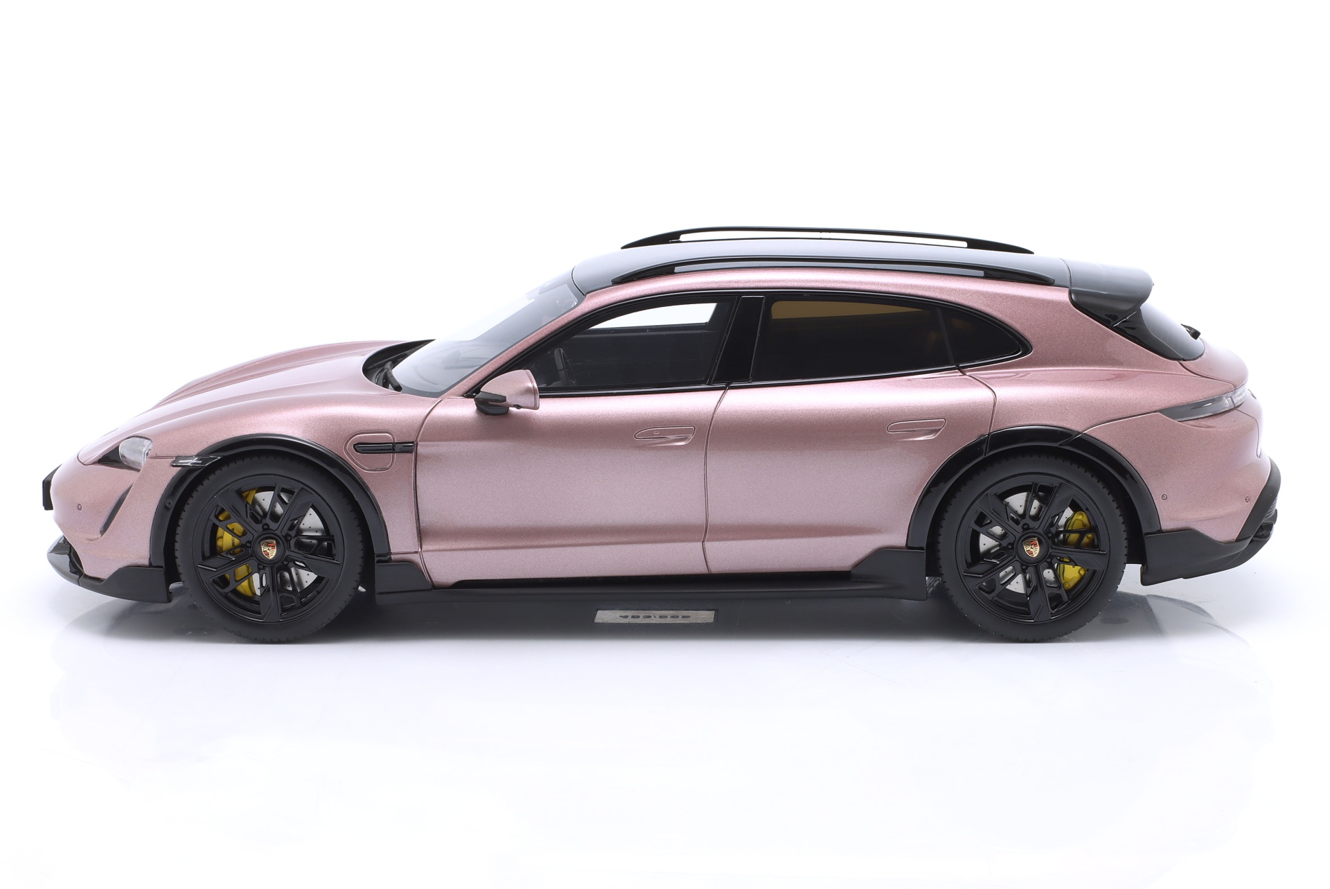 Porsche Taycan Turbo S Cross Turismo 2022 pink  GT-Spirit