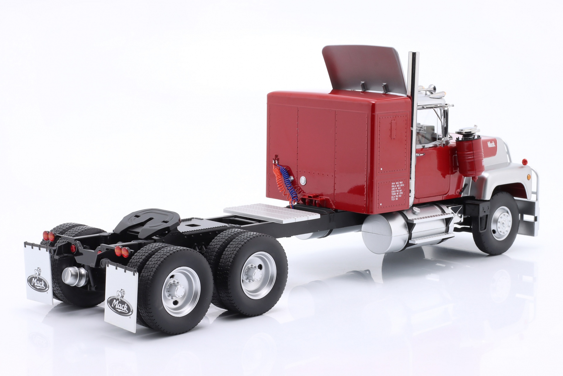 Mack RL 700L Sattelzugmaschine 1974 rot metallic / silber  