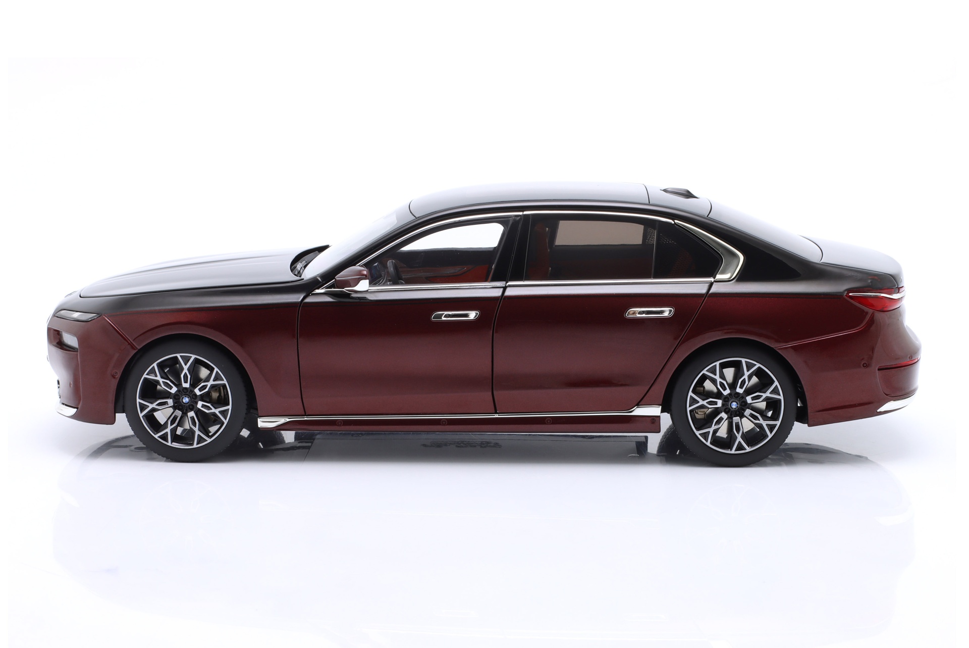 BMW i7 (G70) Baujahr 2022 schwarz metallic / rot metallic  