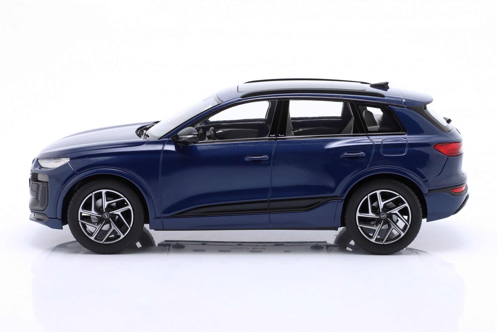Audi Q6 e-tron (GF) SUV Baujahr 2024 ascariblau  