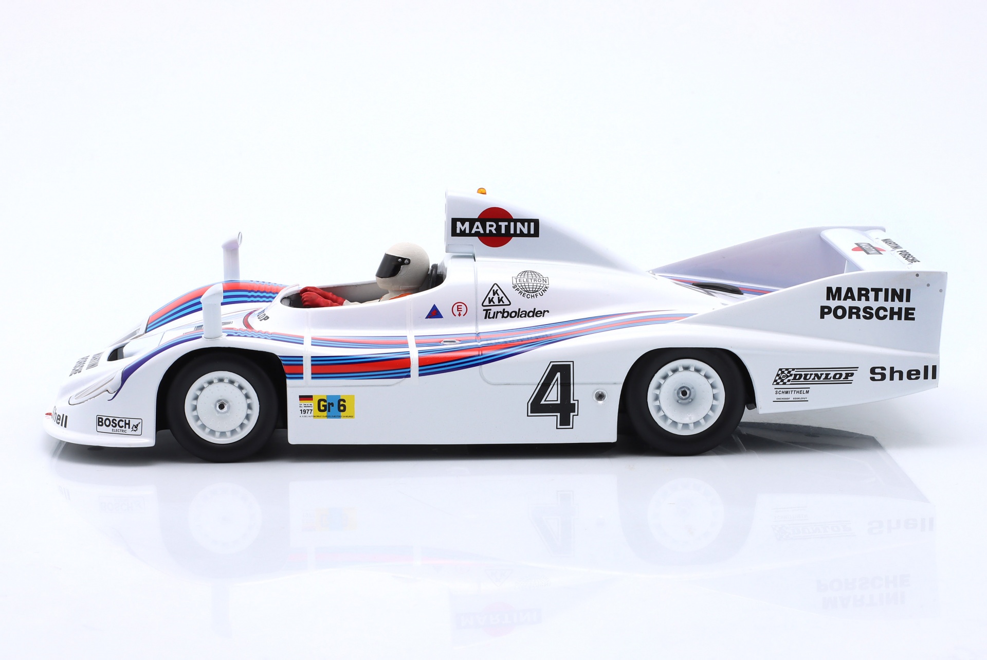 Set: Porsche 936 Martini #4 Sieger 24h LeMans 1977 mit Fahrerfigur wei&szlig;er Helm  