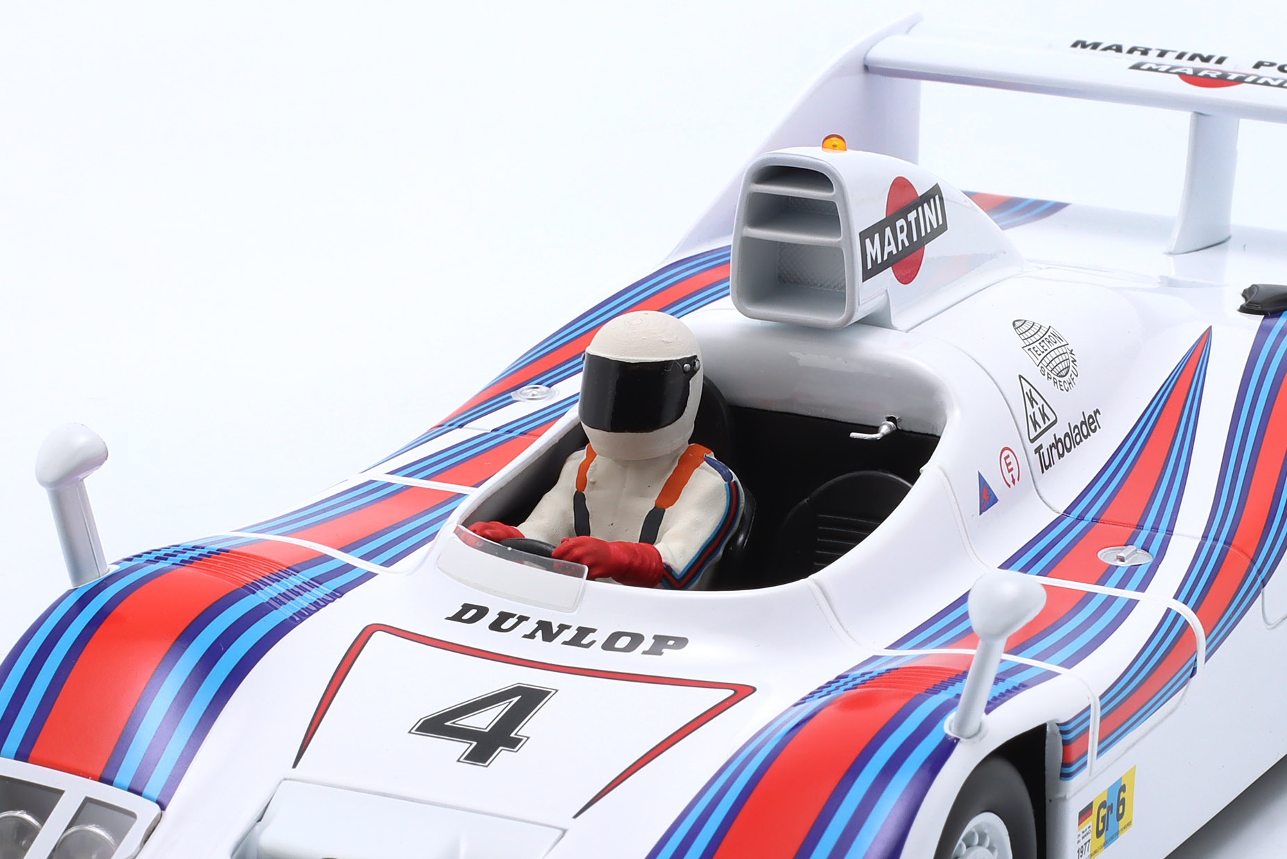 Set: Porsche 936 Martini #4 Sieger 24h LeMans 1977 mit Fahrerfigur wei&szlig;er Helm  