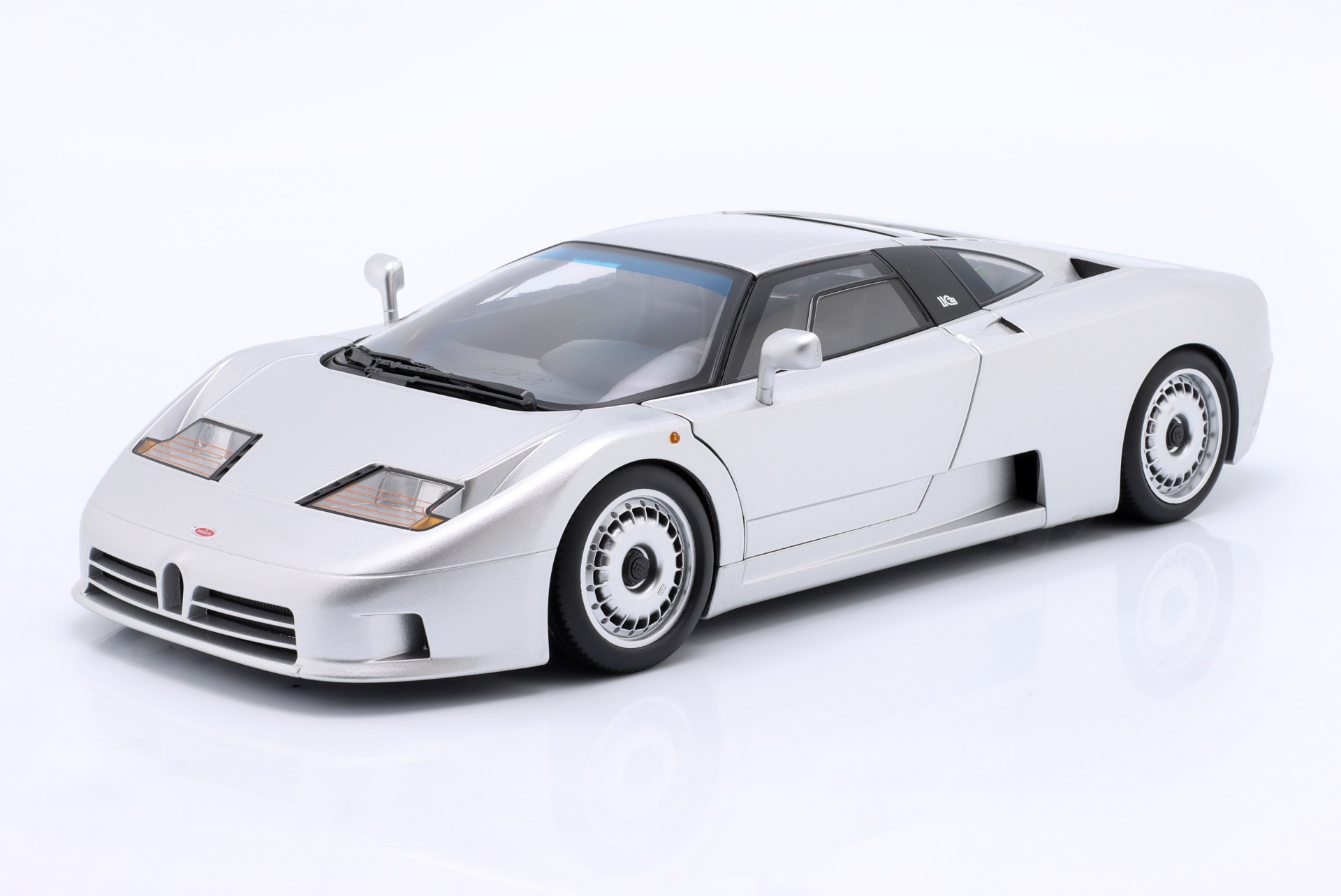 Bugatti EB110 Baujahr 1991 silber  