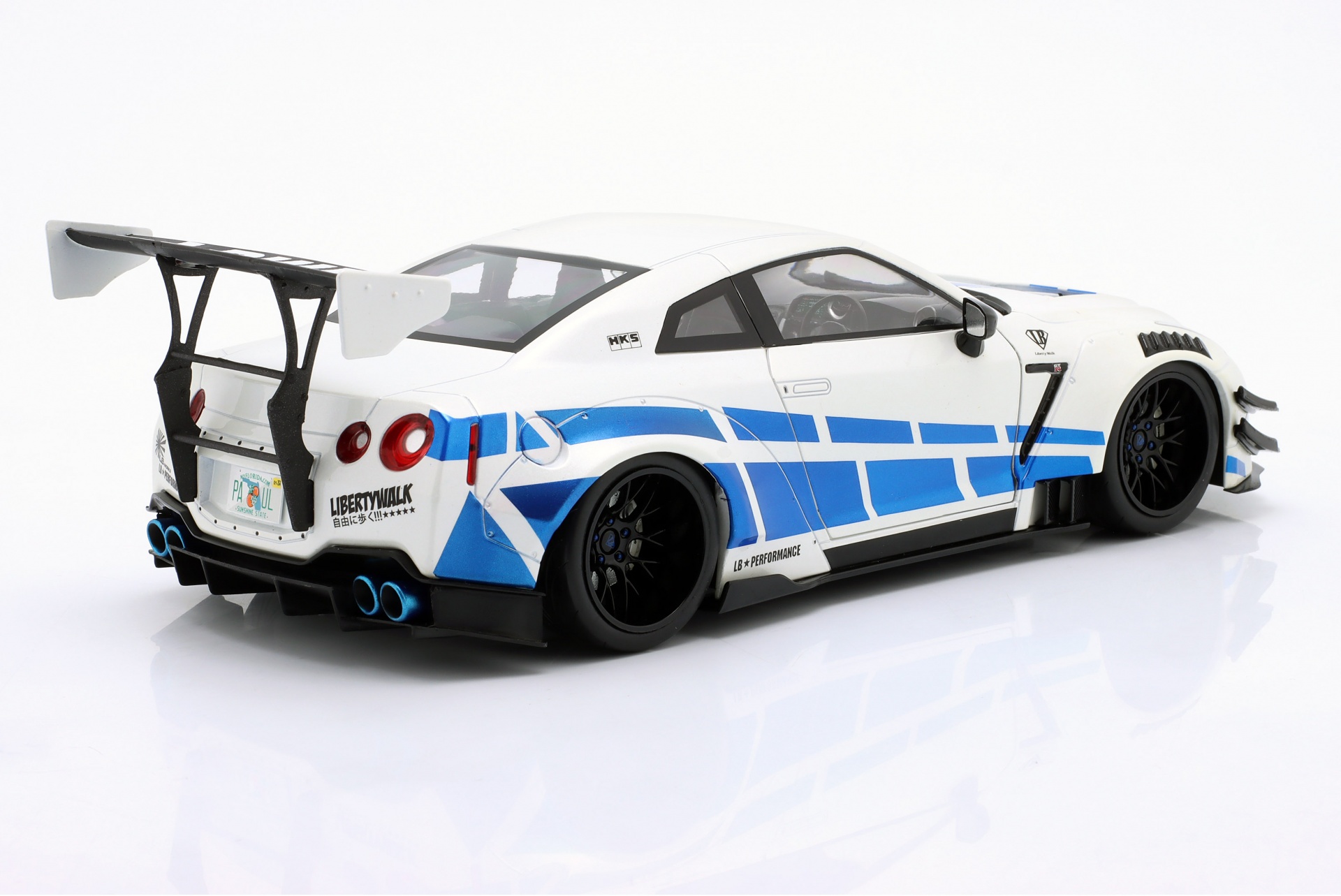Nissan GT-R (R35) LBWK Body Kit 2.0 2024 wei&szlig; / blau  