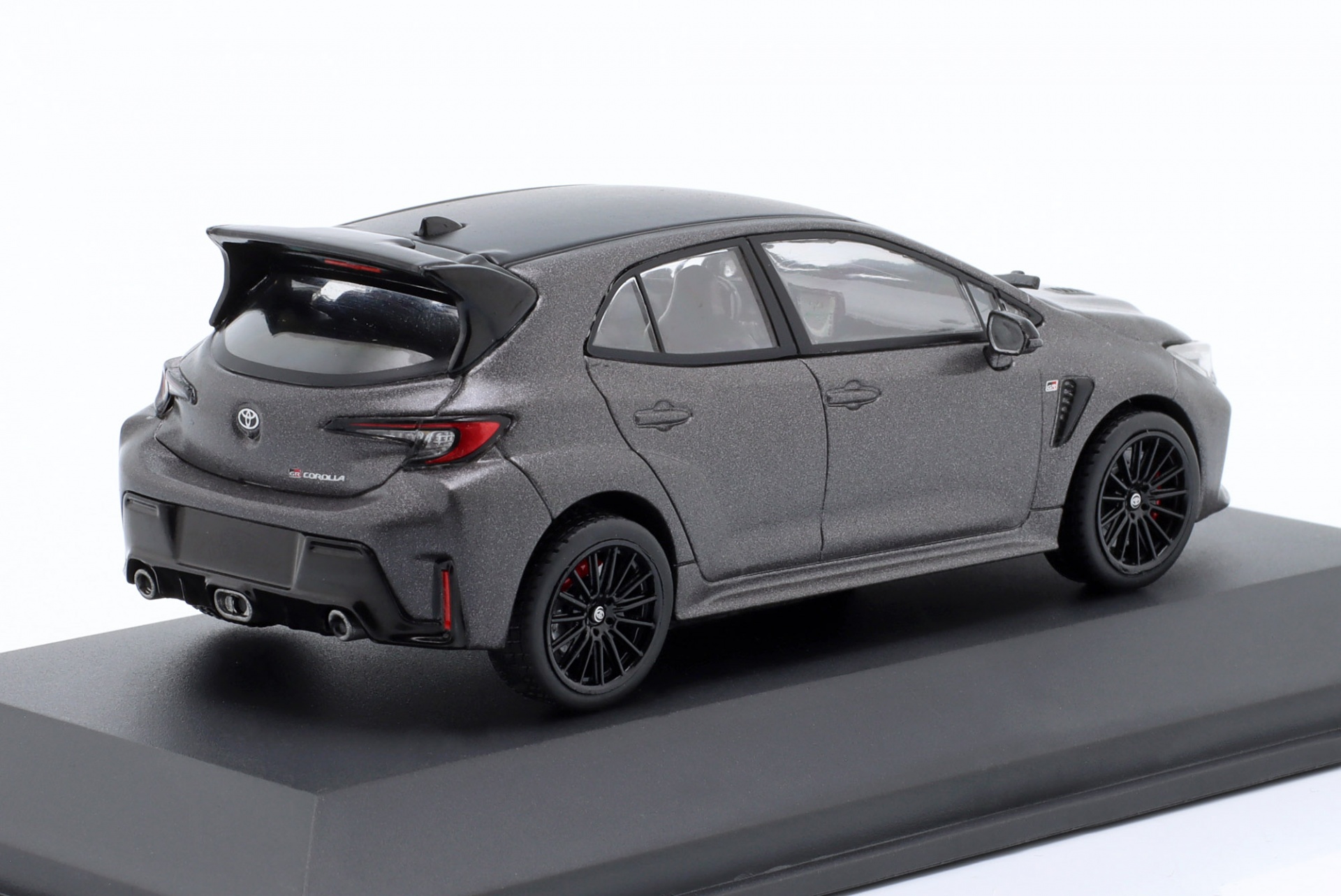 Toyota GR Corolla Circuit Edition 2023 heavy metal grau  