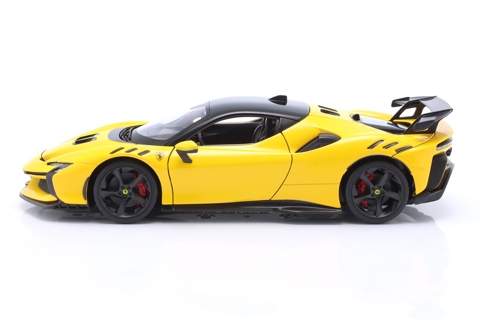 Ferrari SF90 XX Stradale Baujahr 2024 Modena gelb  