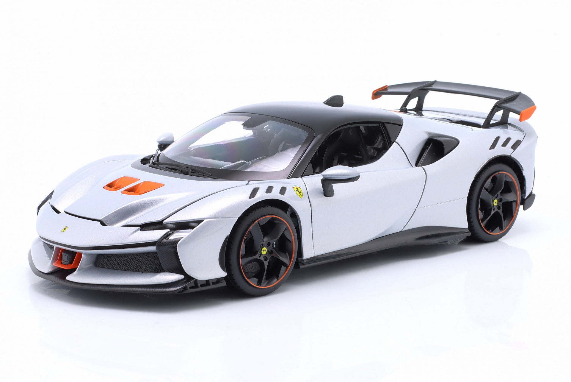 Ferrari SF90 XX Stradale Baujahr 2024 wei&szlig; metallic  