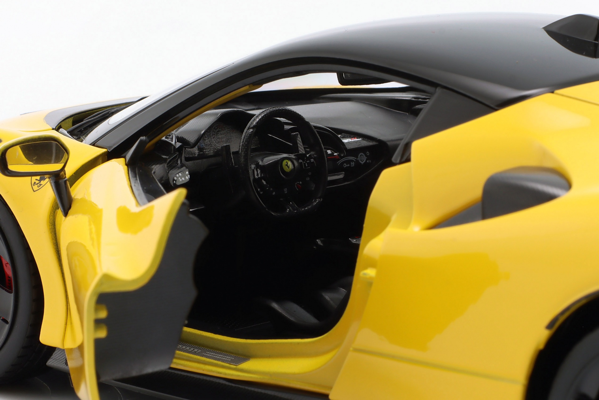 Ferrari SF90 XX Stradale Baujahr 2024 Modena gelb  