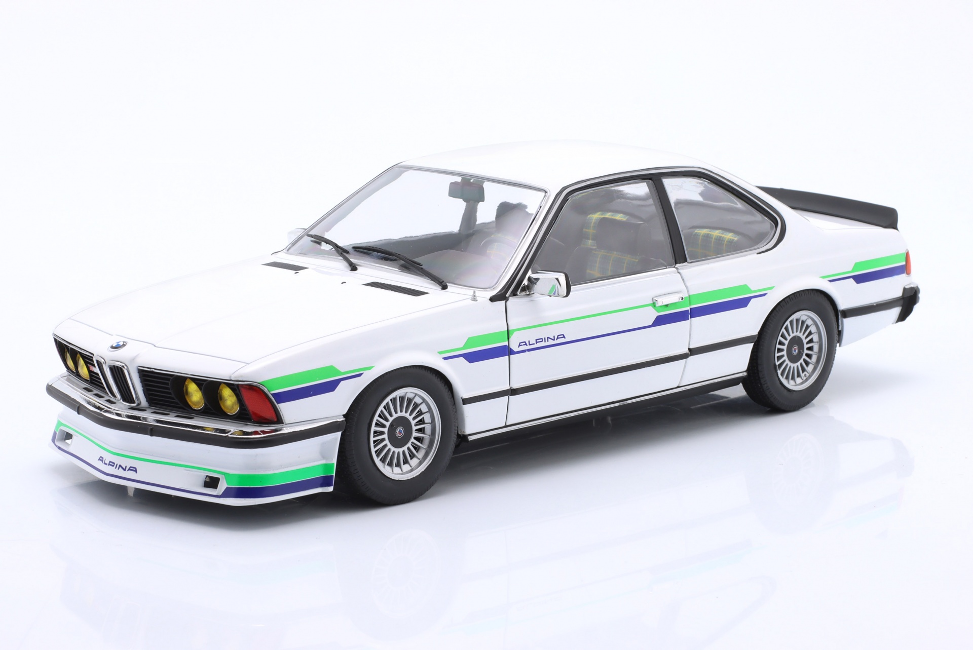 BMW Alpina B7 Turbo (E24) Baujahr 1984 wei&szlig; mit Dekor  