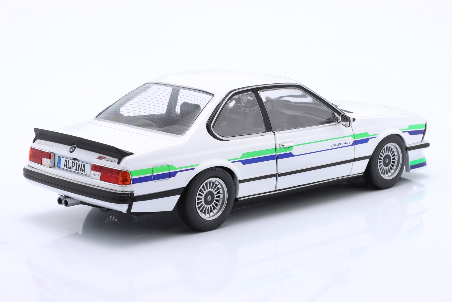 BMW Alpina B7 Turbo (E24) Baujahr 1984 wei&szlig; mit Dekor  