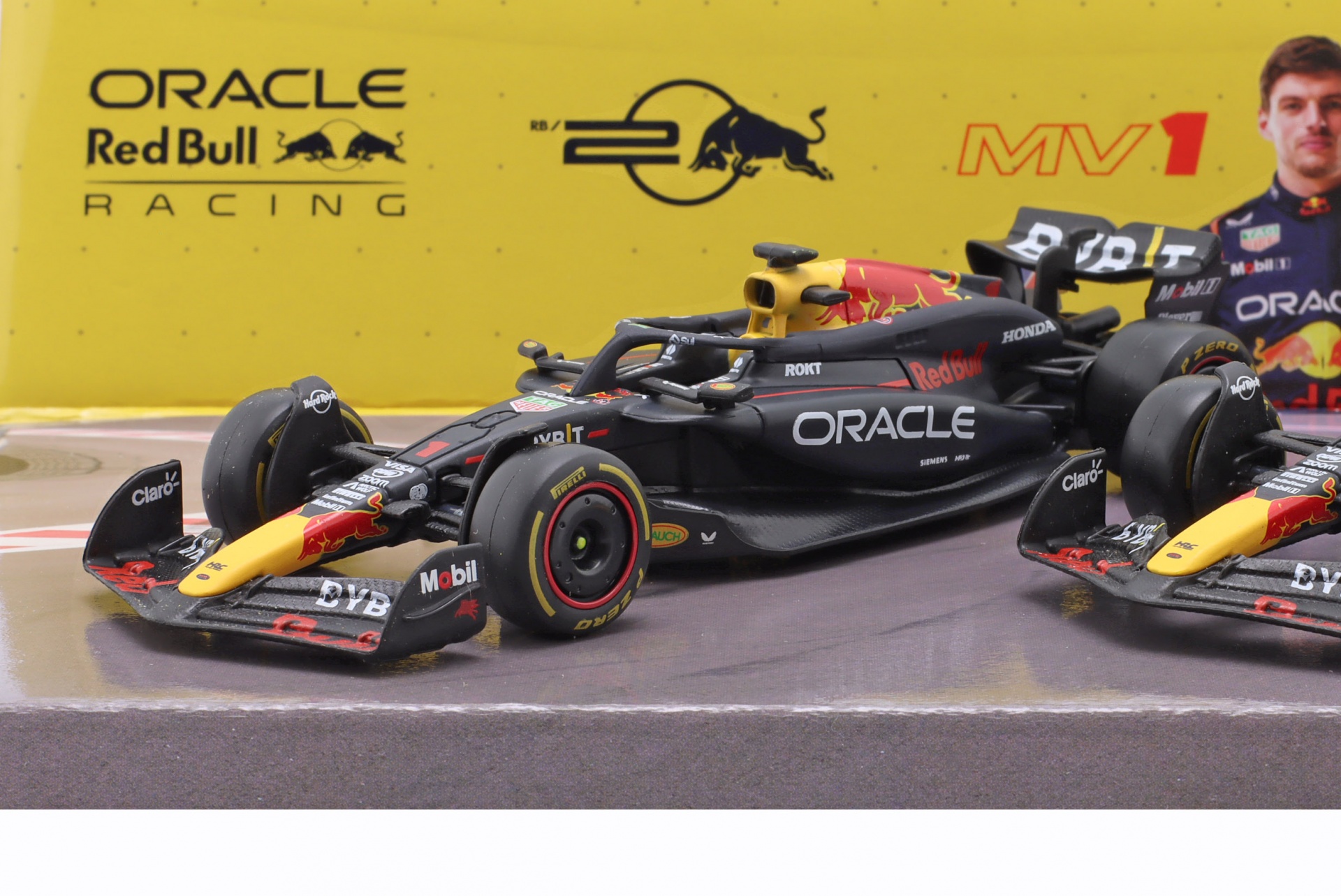 2-Car Set Verstappen #1 & Perez #11 Formel 1 Weltmeister 2024  