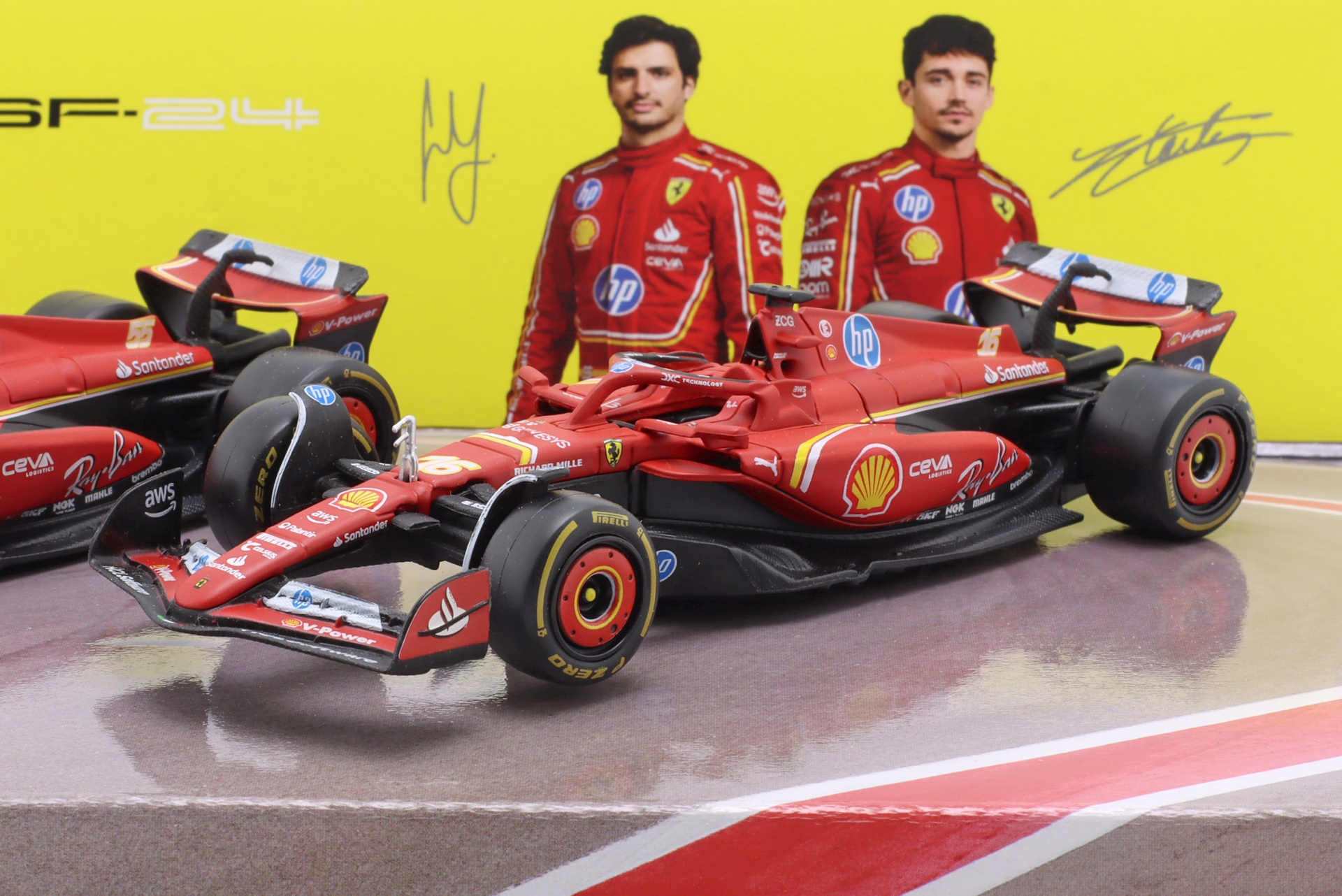 2-Car Set Ferrari: Leclerc #16 & Sainz #55 Formel 1 2024  