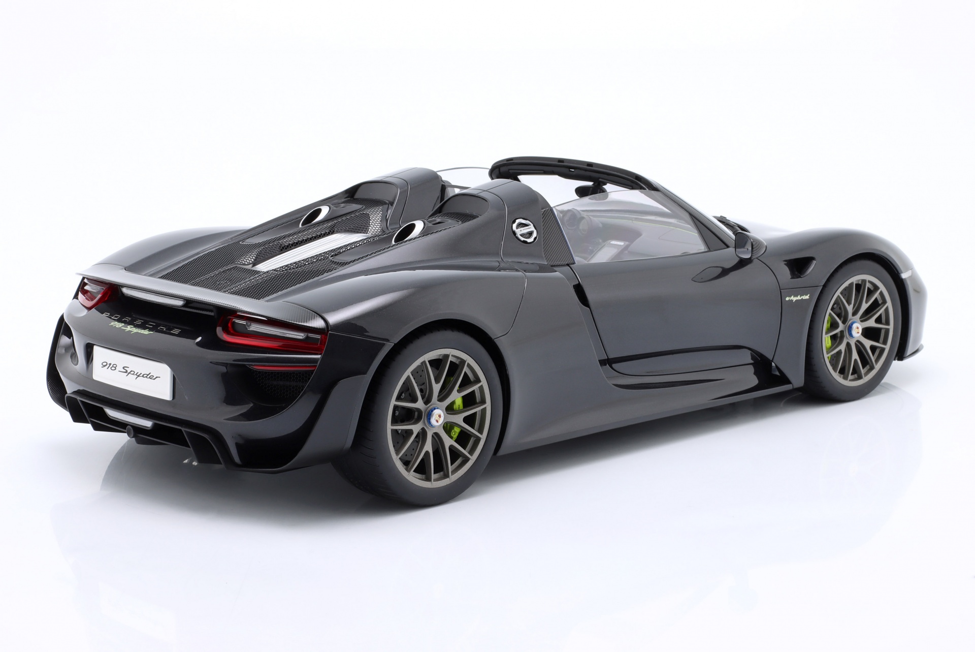 Porsche 918 Spyder Weissach Package 2013 schwarz metallic  