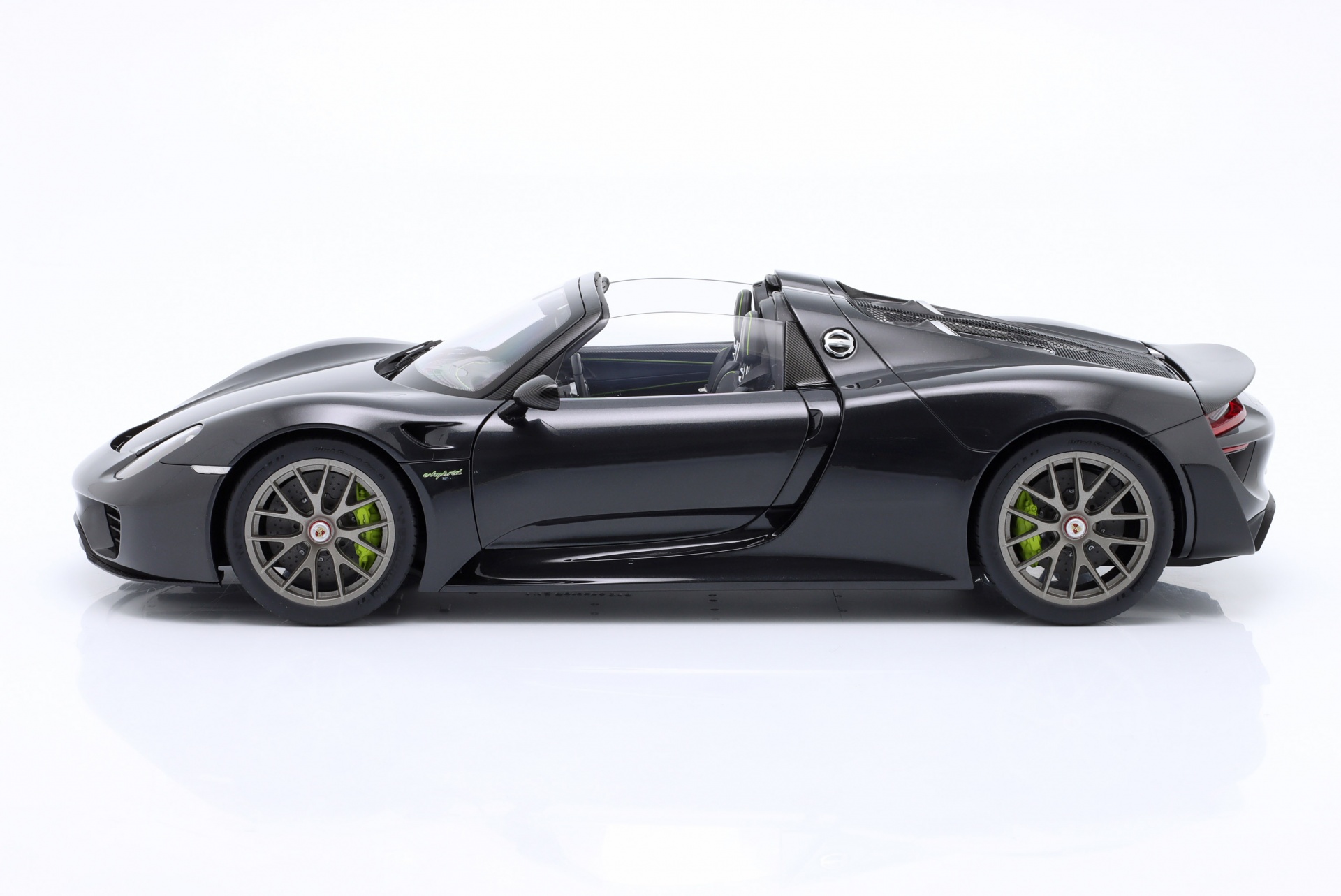 Porsche 918 Spyder Weissach Package 2013 schwarz metallic  