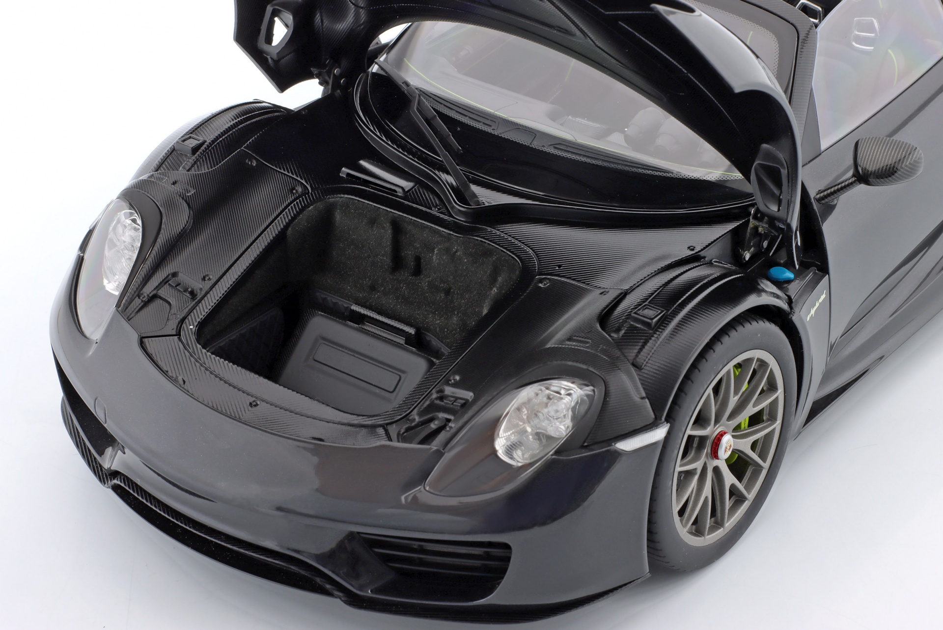 Porsche 918 Spyder Weissach Package 2013 schwarz metallic  