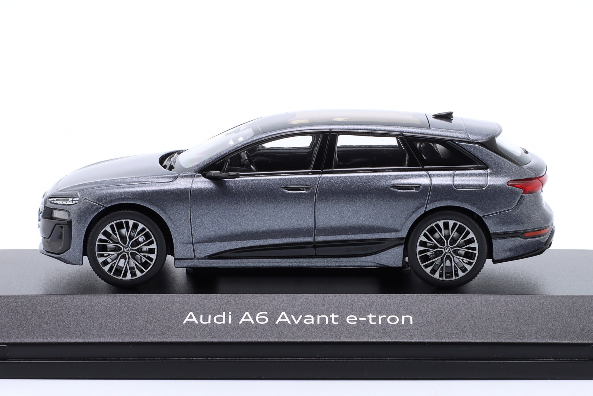 Audi A6 Avant e-tron Daytonagrau  