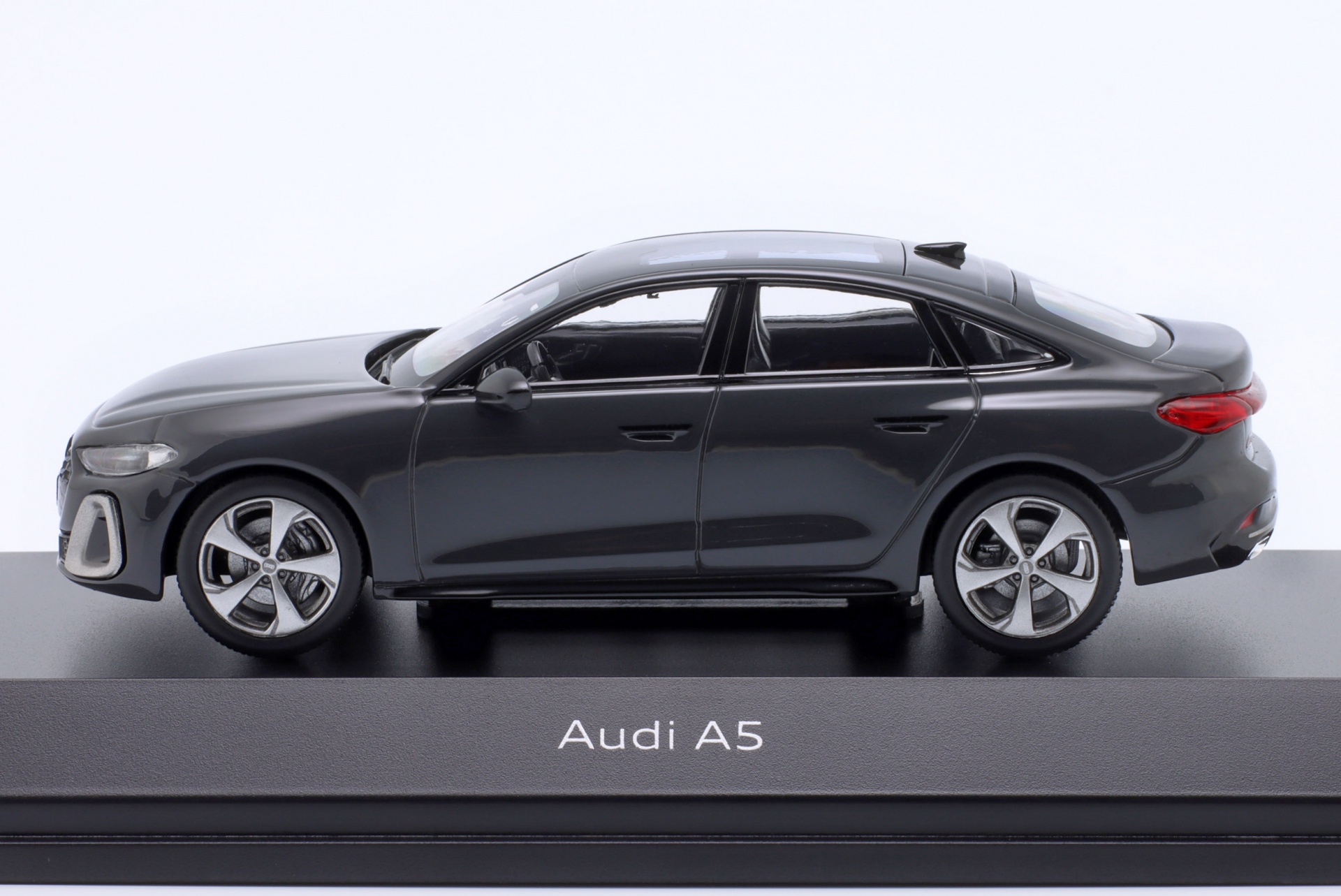 Audi A5 Limousine magnetgrau  