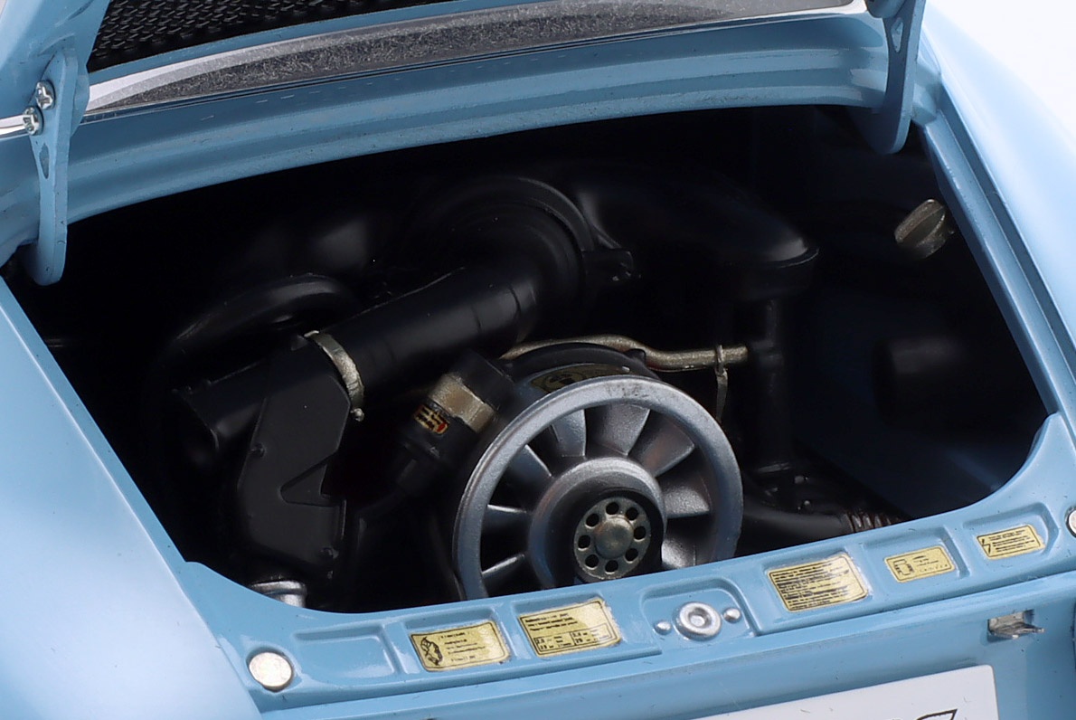 Porsche 911 Carrera RS 2.7 Gulf blau  