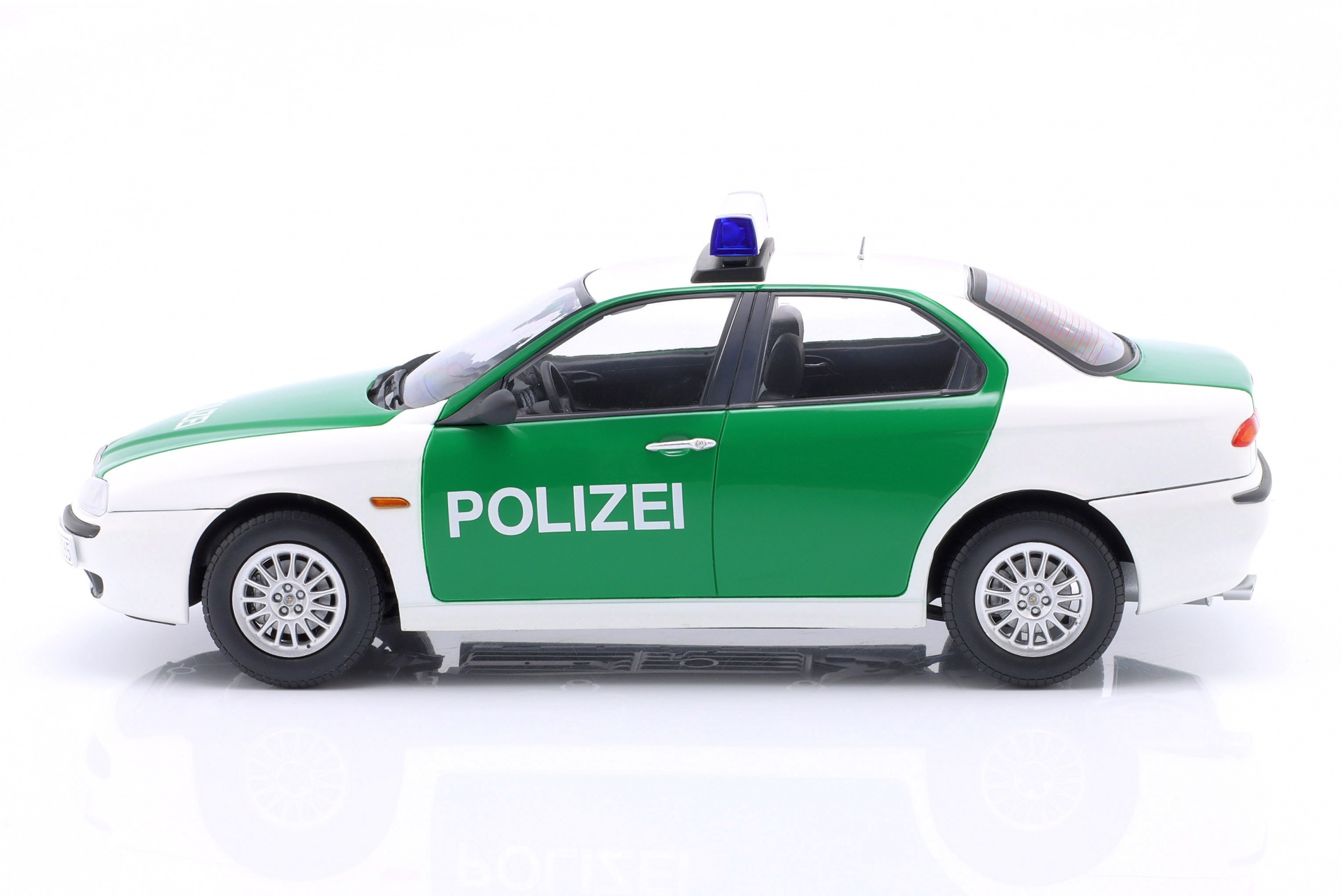Alfa Romeo 156 Polizei Deutschland Baujahr 1998 wei&szlig;, gr&uuml;n  