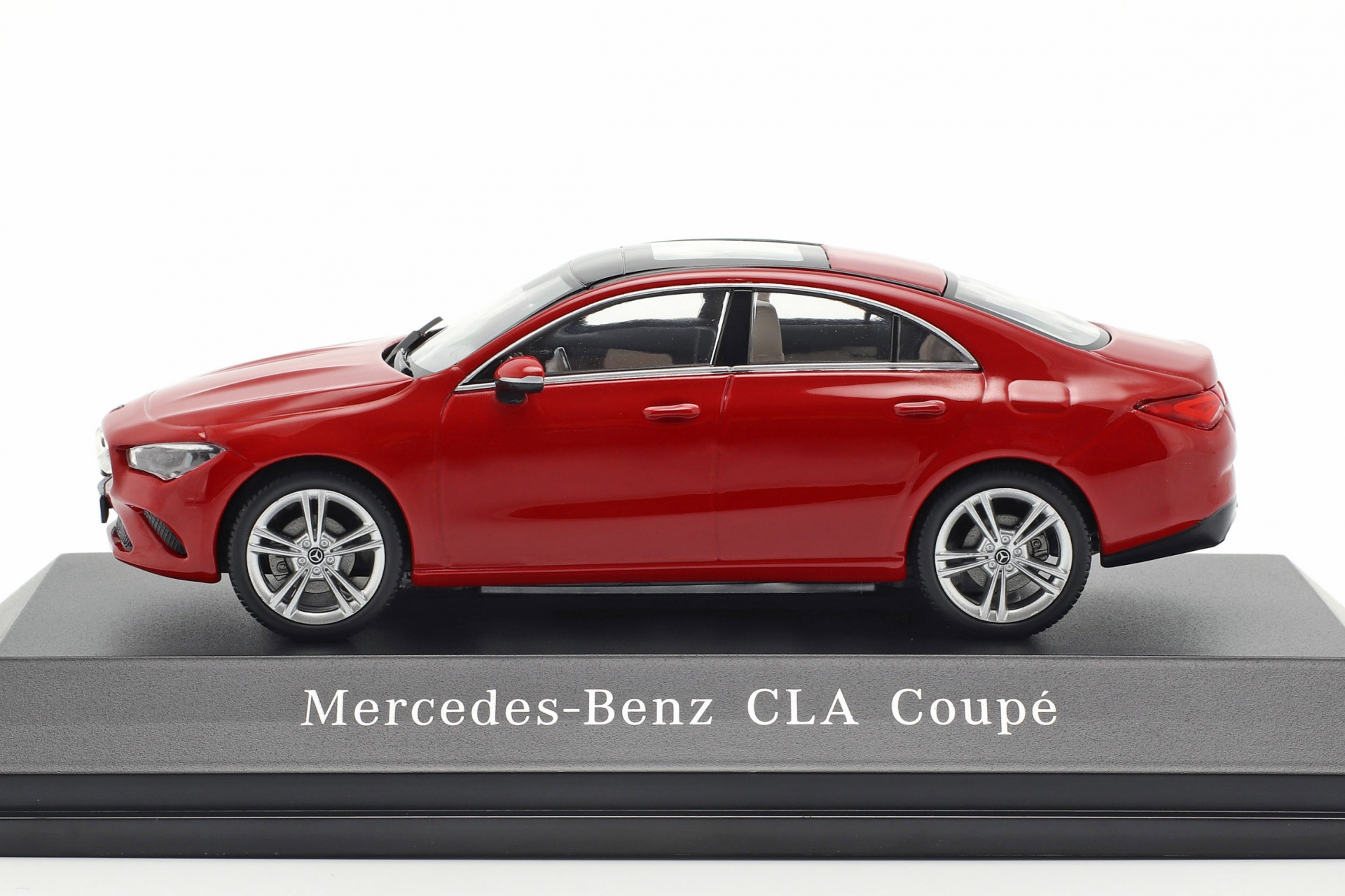 Mercedes-Benz CLA Coupe (C118) Baujahr 2019 jupiterrot  