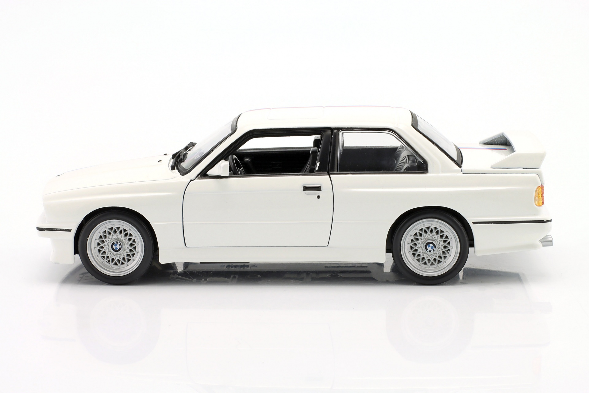 BMW M3 (E30) Baujahr 1988 wei&szlig;  