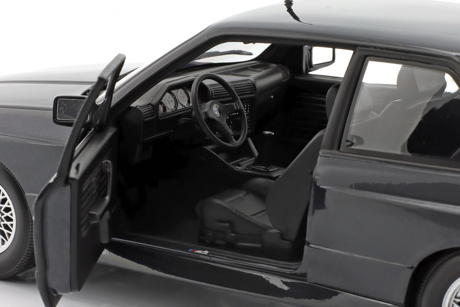 BMW M3 (E30) Street Evo Baujahr 1989 dunkelblau metallic  