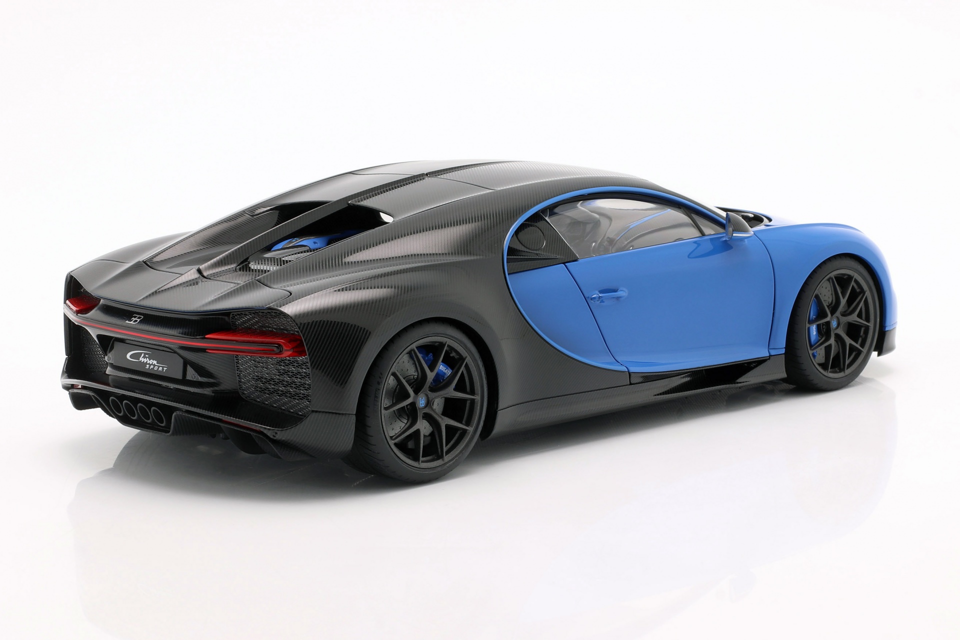 Bugatti Chiron Sport Baujahr 2019 french racing blau / carbon  