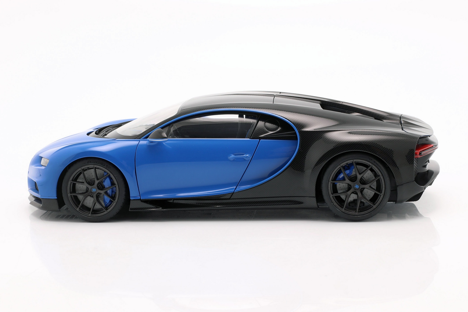 Bugatti Chiron Sport Baujahr 2019 french racing blau / carbon  