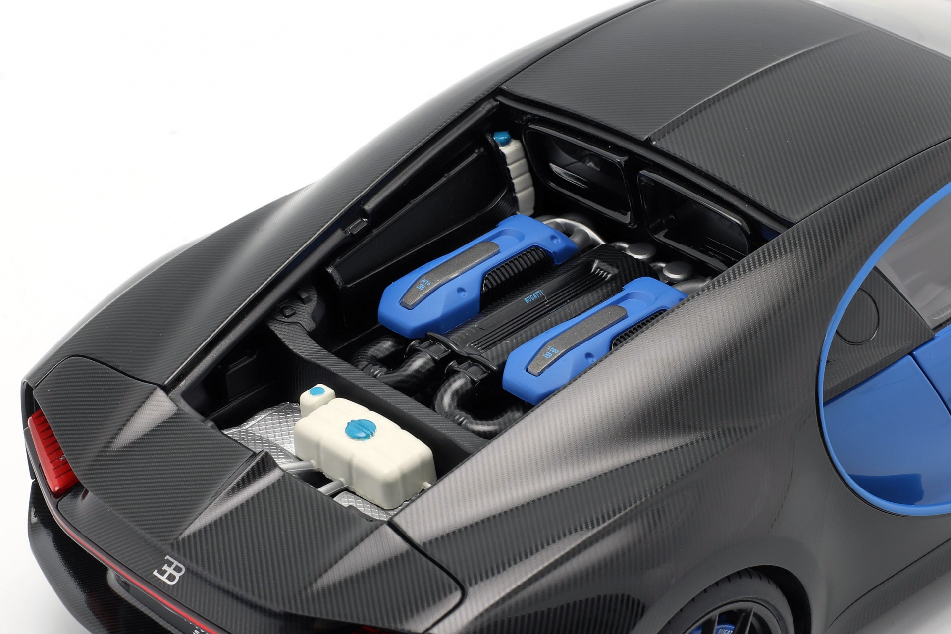 Bugatti Chiron Sport Baujahr 2019 french racing blau / carbon  