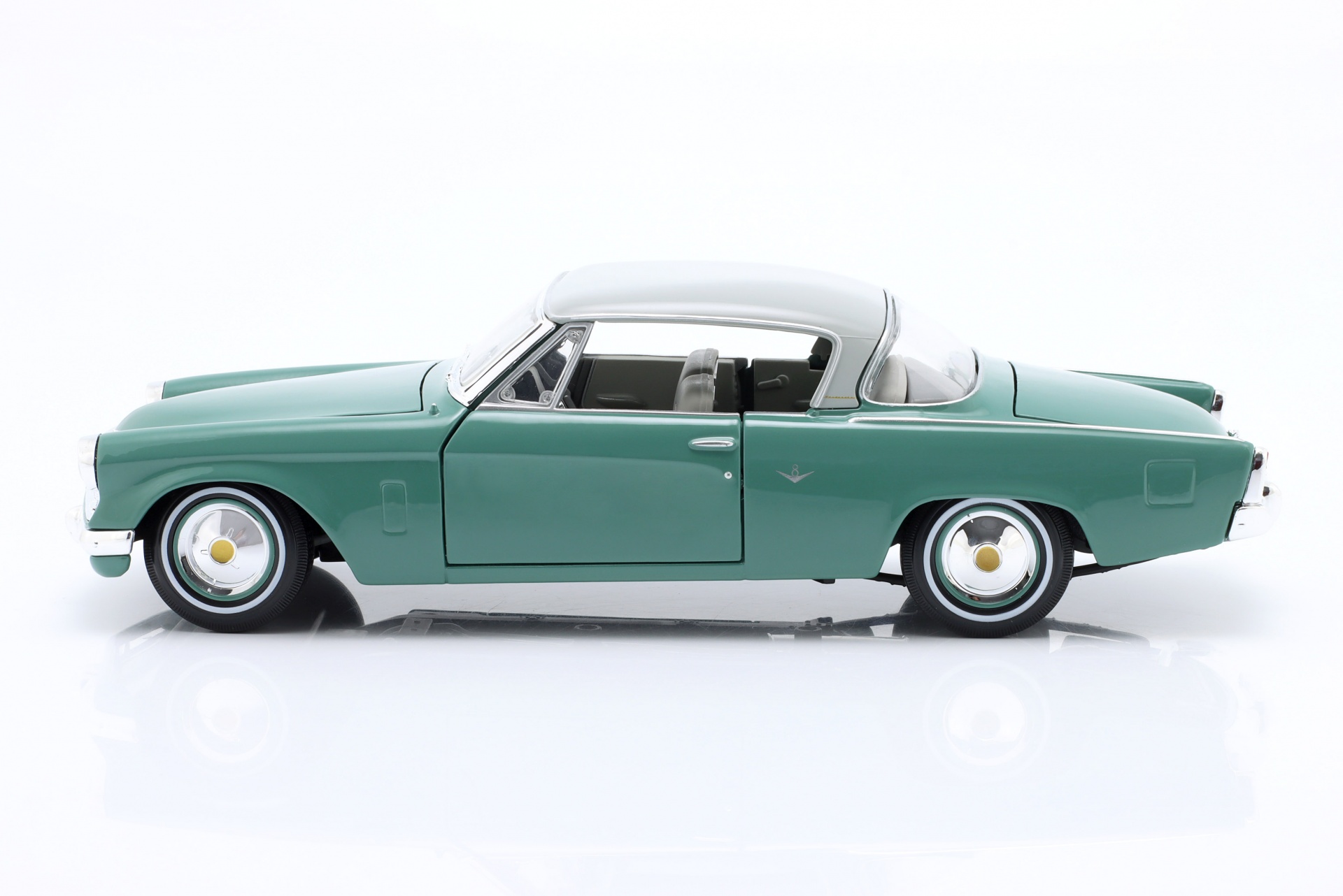 Studebaker Starliner Baujahr 1953 mintgr&uuml;n / hellgrau  