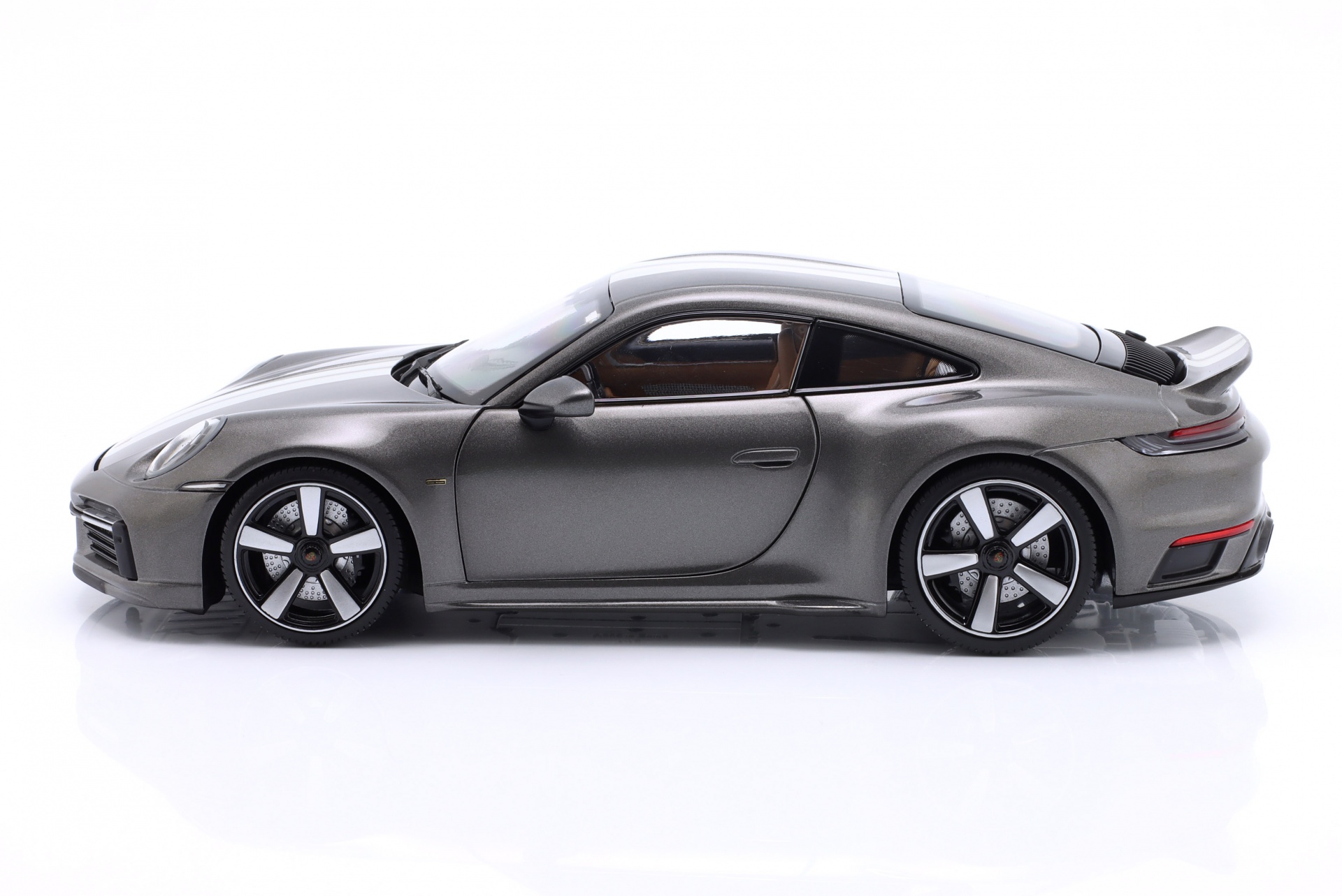 Porsche 911 (992) Sport Classic Baujahr 2022 grau metallic   