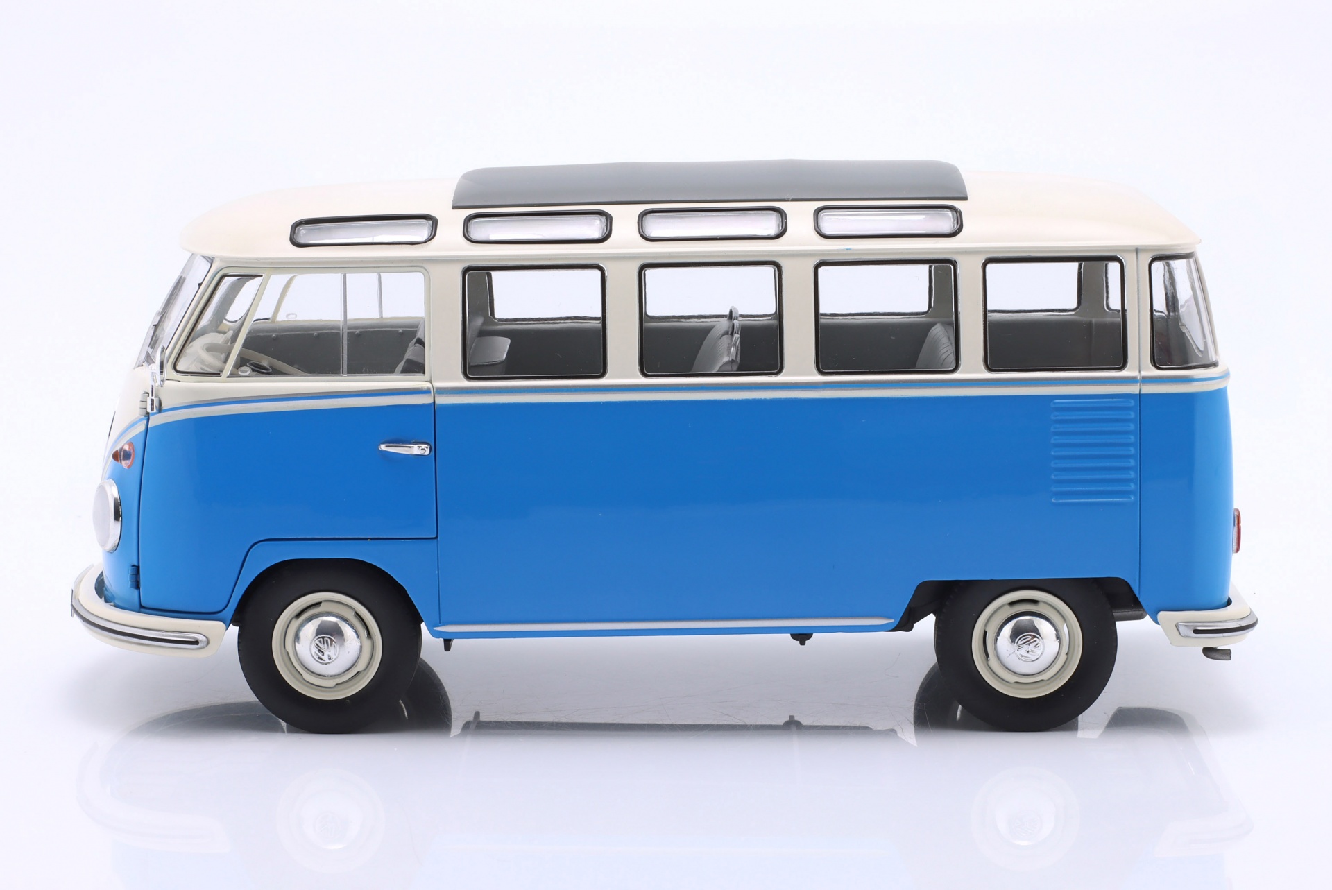 Volkswagen VW T1 Samba Bus Baujahr 1962 blau / wei&szlig;  