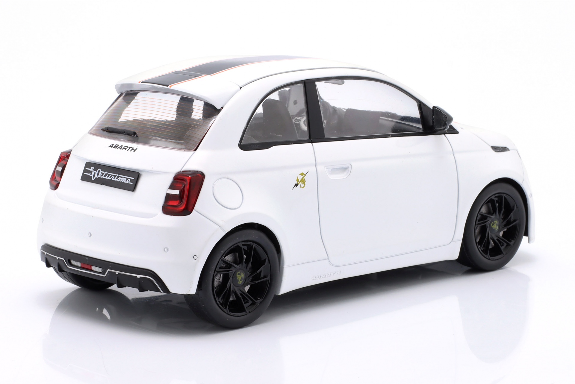 Fiat 500e Abarth Baujahr 2024 wei&szlig;  