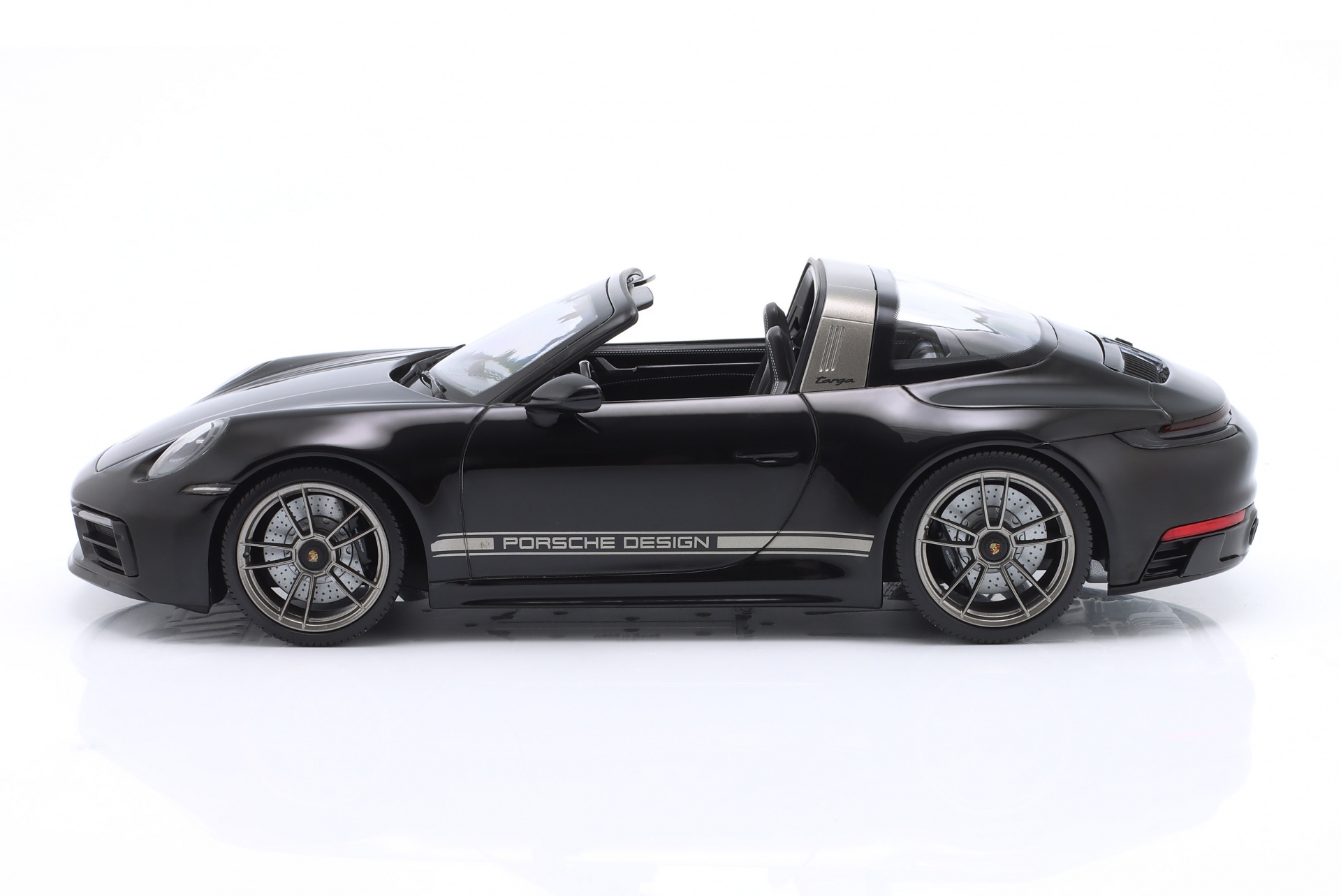 Porsche 911 (992) Targa 4 GTS 50 Jahre Porsche Design schwarz  