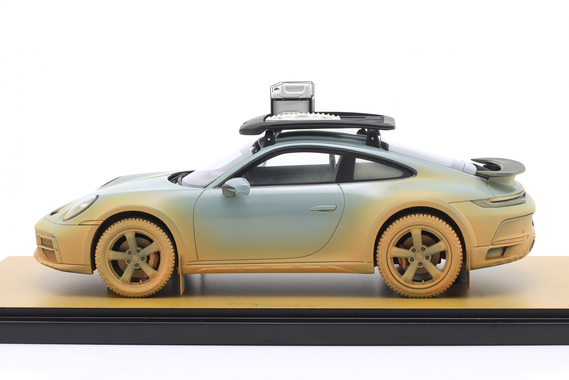 Porsche 911 (992) Dakar AHEAD shadegreen  