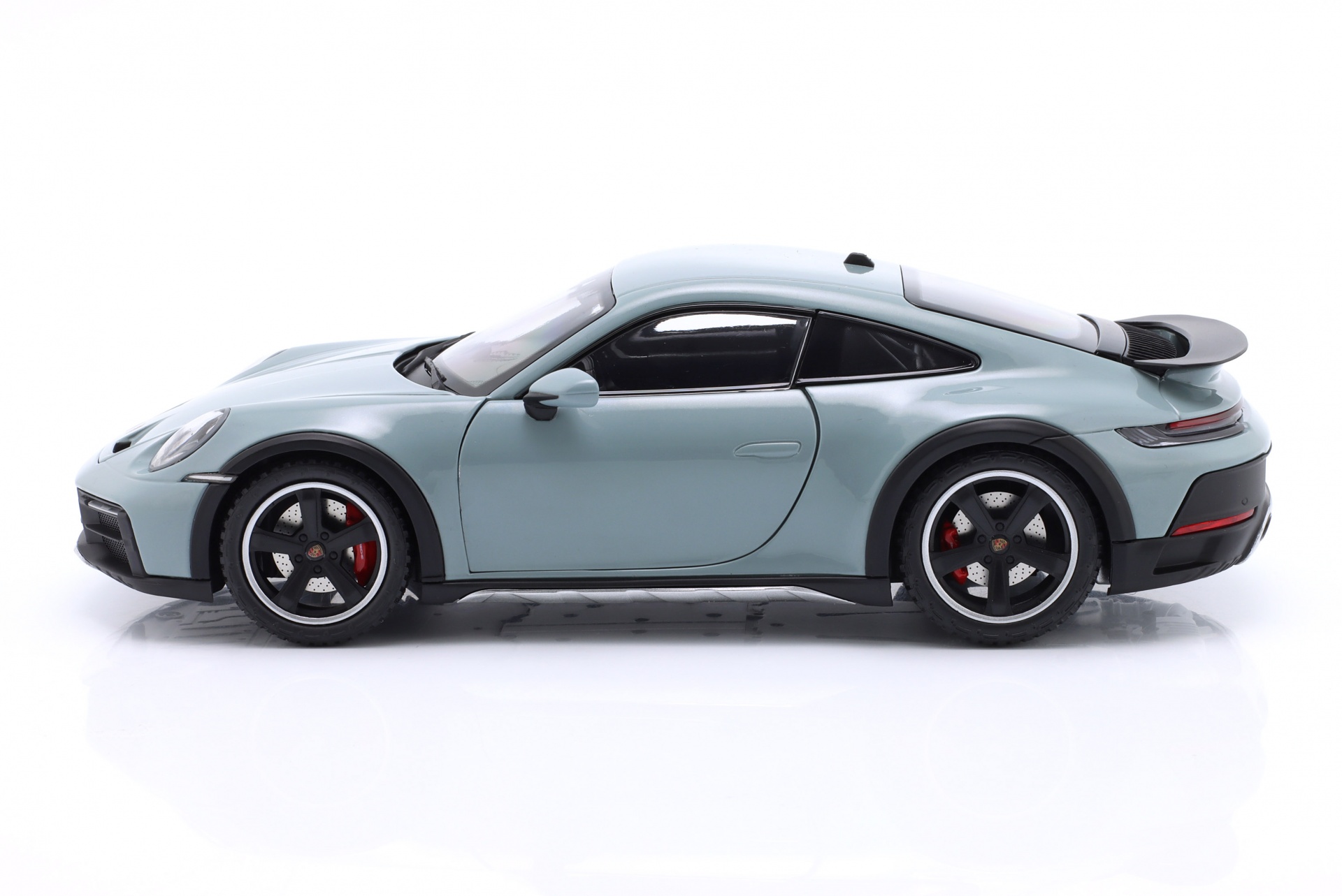 Porsche 911 (992) Dakar Baujahr 2022 gr&uuml;n metallic  