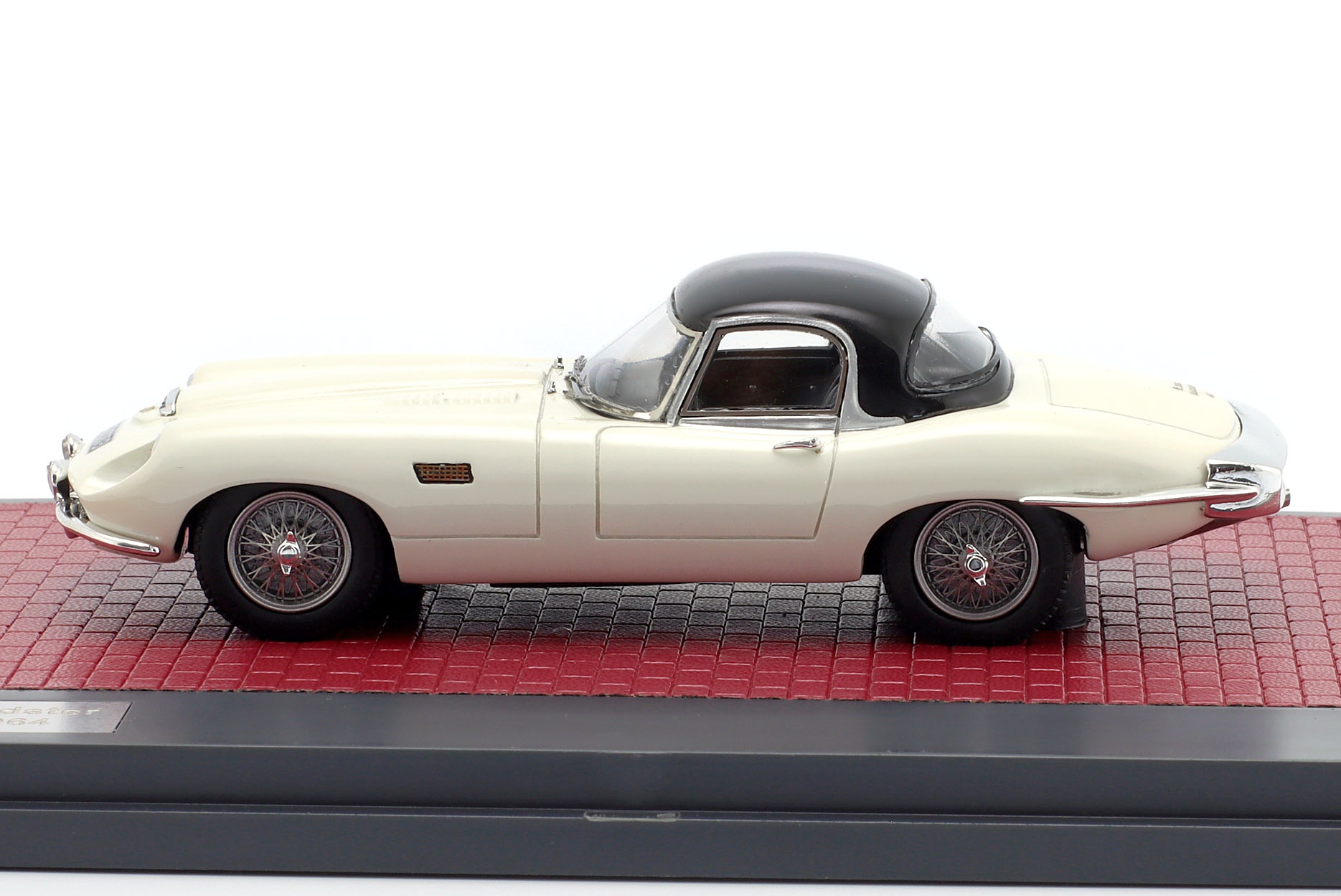 Jaguar E-Type Roadster Italsuisse / Frua Closed Top Baujahr 1964 wei&szlig;  