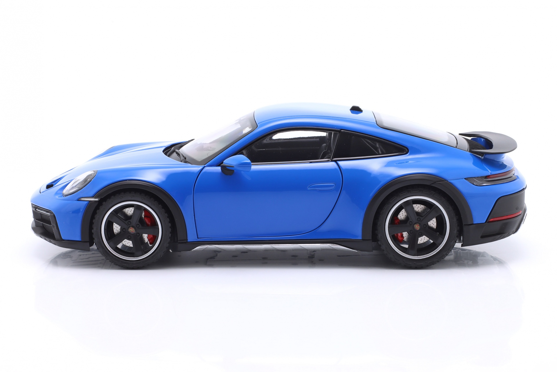 Porsche 911 (992) Dakar Baujahr 2022 blau  