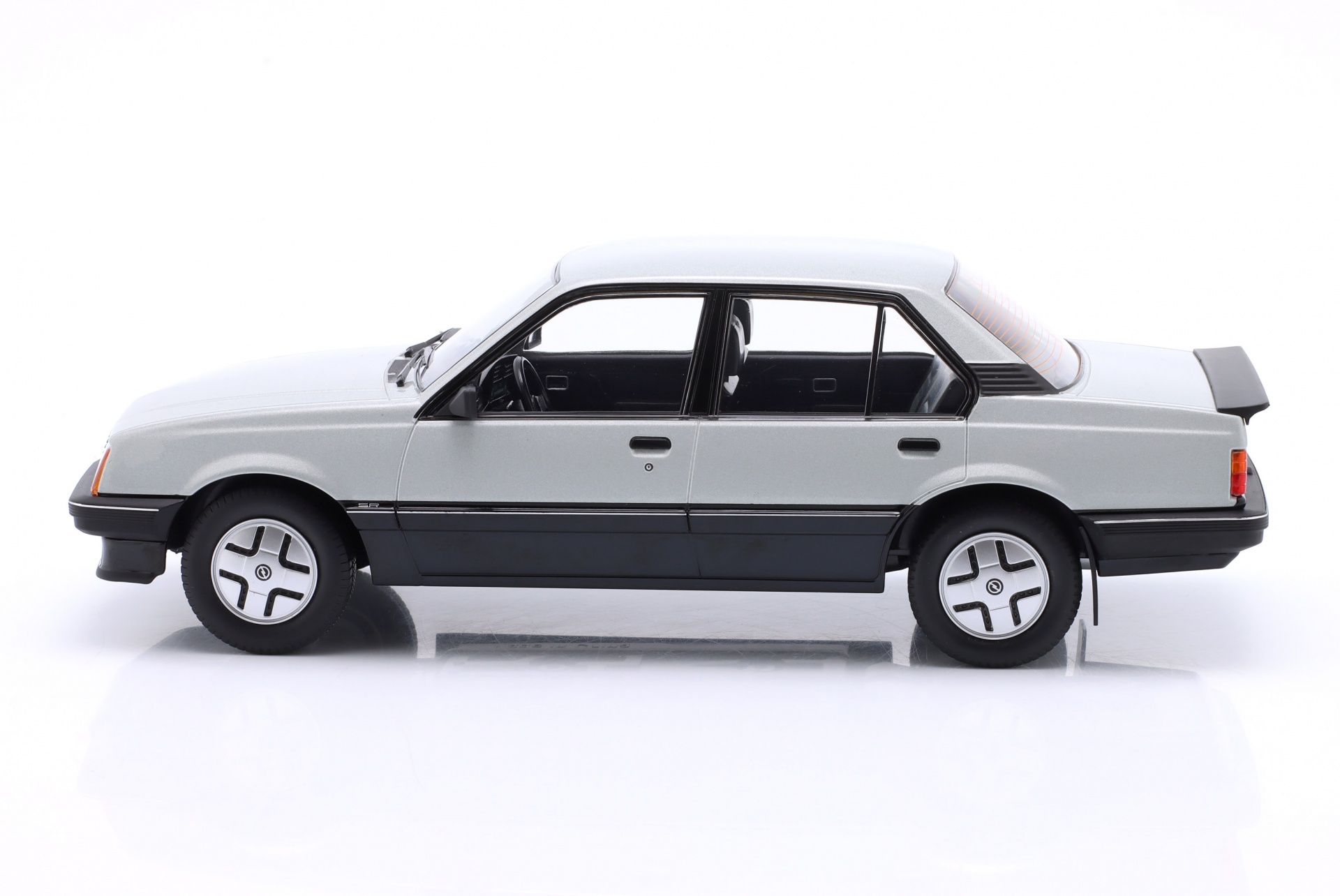 Opel Ascona C Baujahr 1981 silber  ModelCar Group