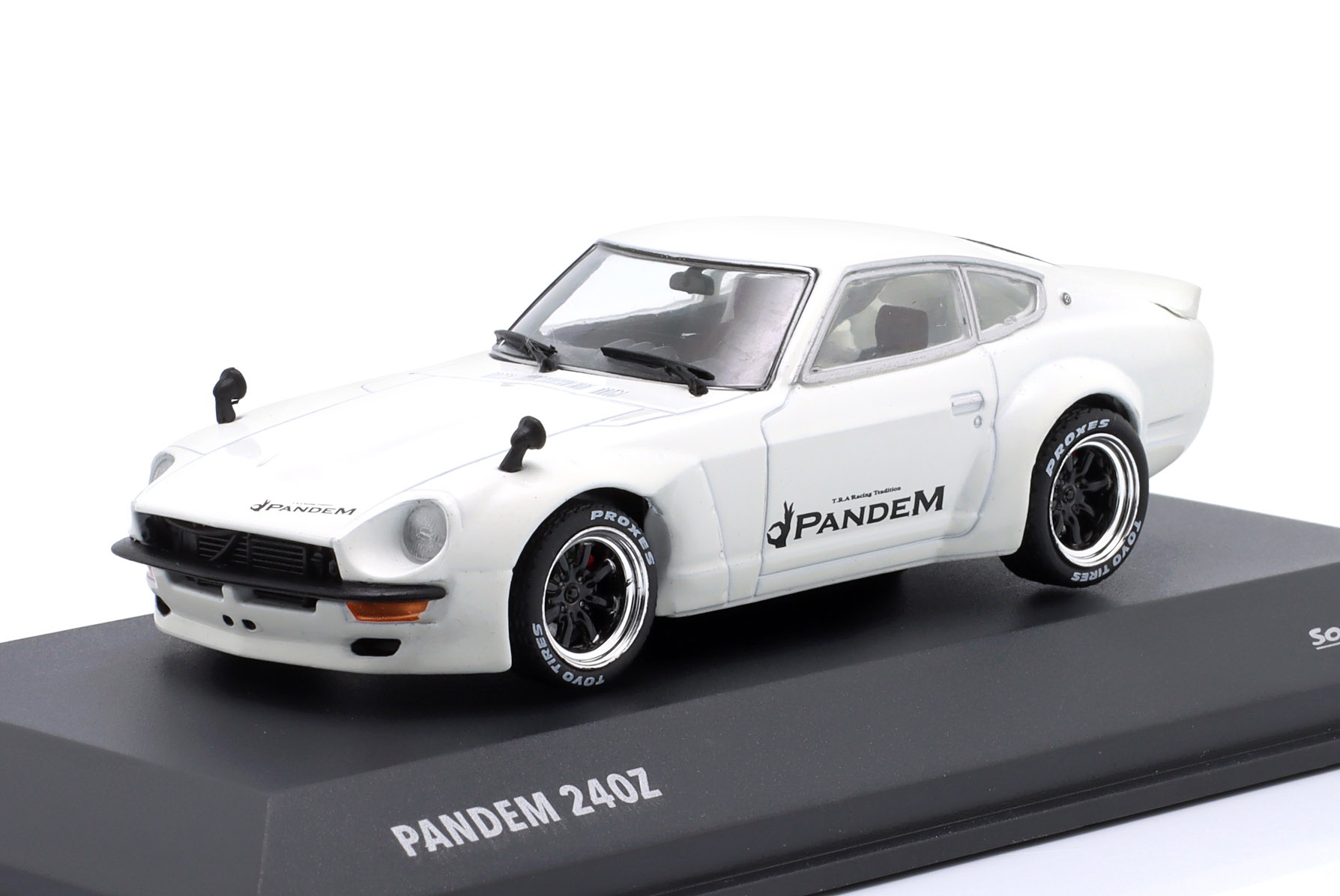 Datsun 240Z Pandem Rocket Bunny Baujahr 1973 wei&szlig;  
