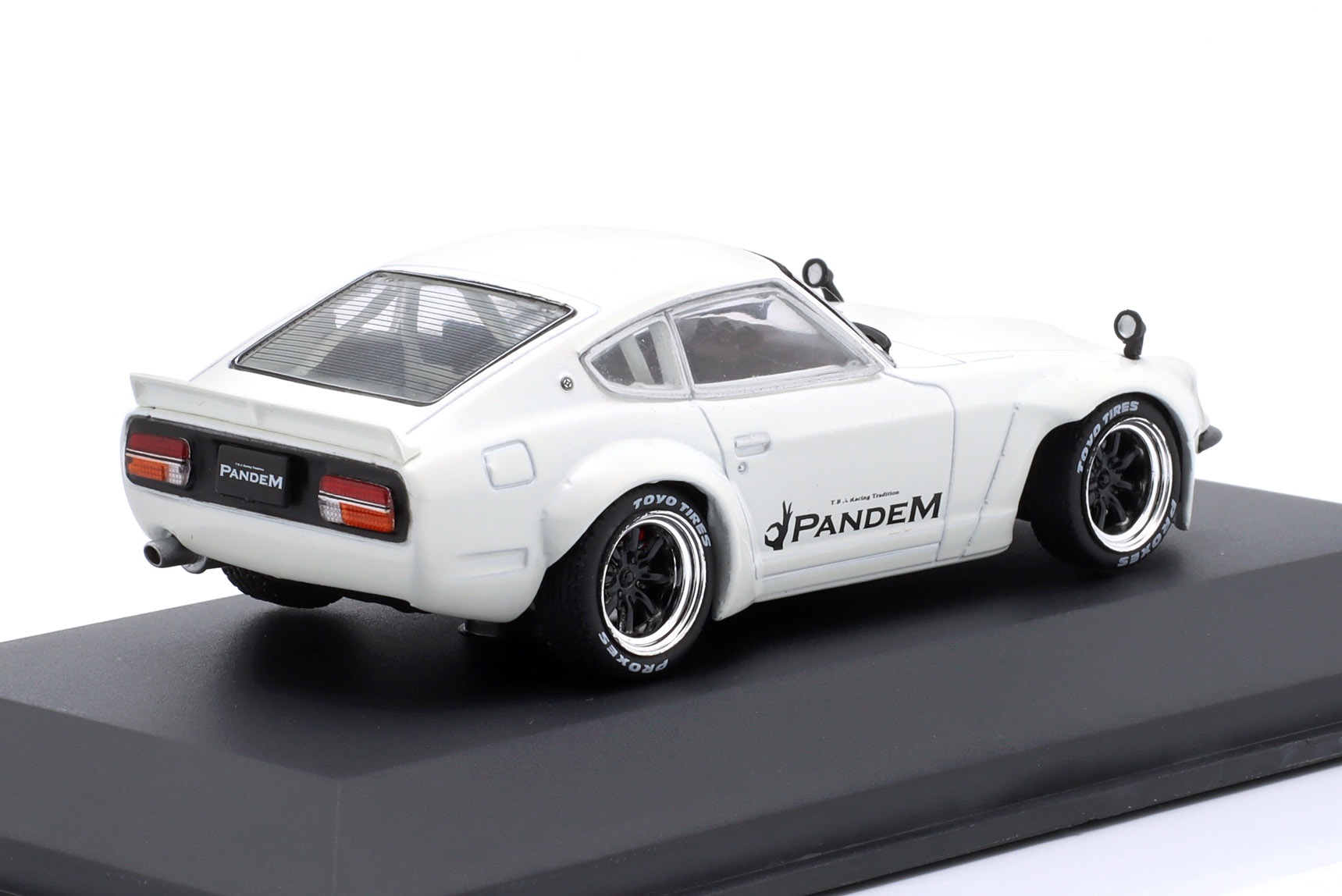 Datsun 240Z Pandem Rocket Bunny Baujahr 1973 wei&szlig;  