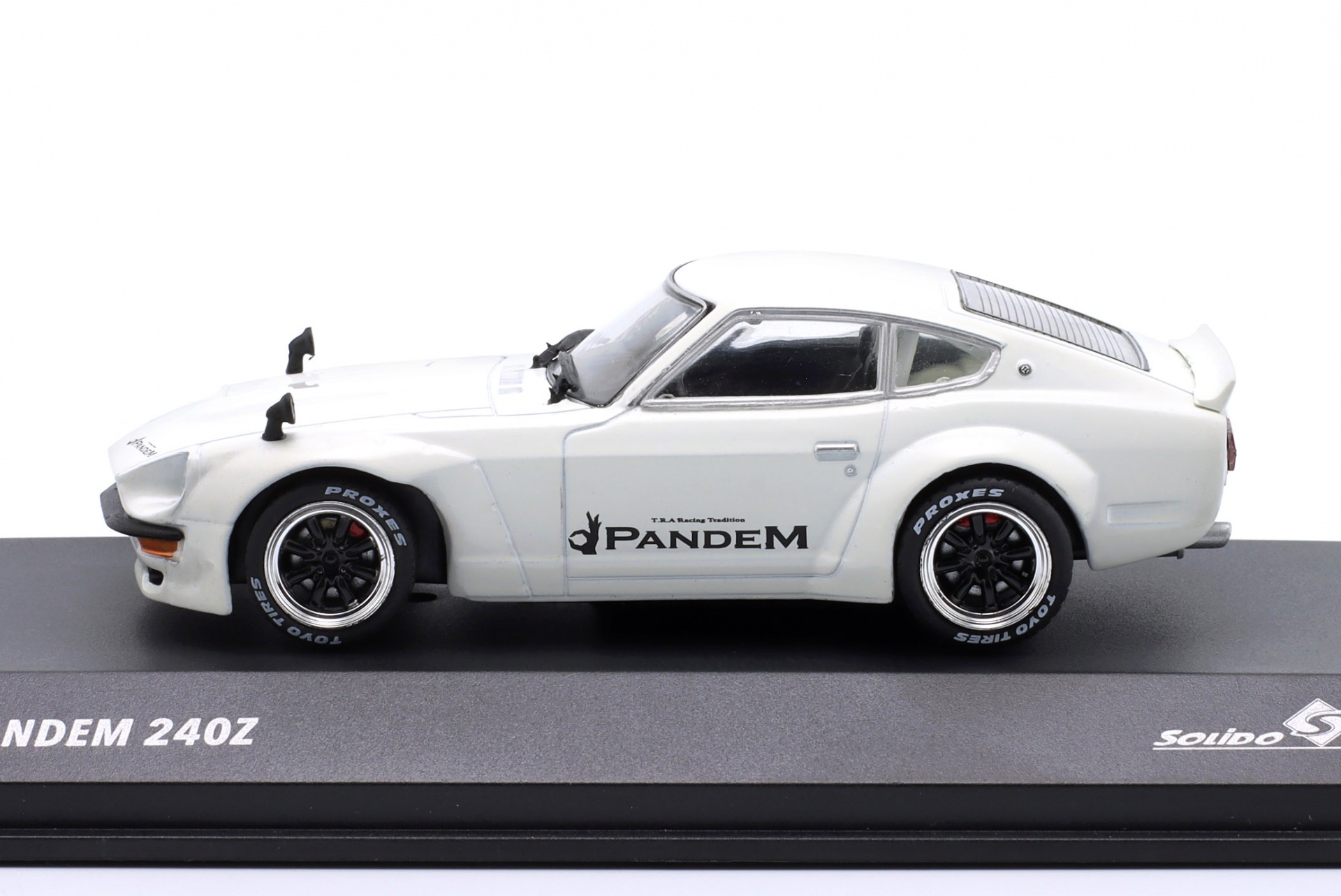 Datsun 240Z Pandem Rocket Bunny Baujahr 1973 wei&szlig;  