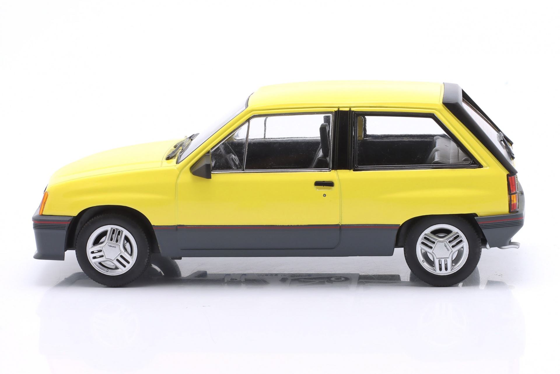 Opel Corsa A SR Baujahr 1985 gelb  ModelCar Group